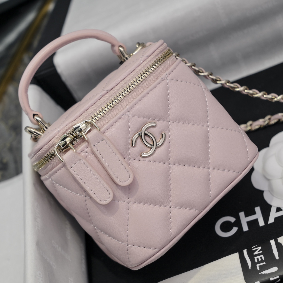 Chanel MINI Box Bag 10x9x7cm