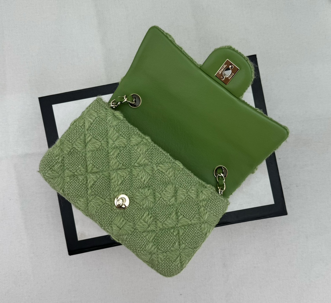 CHANEL MINI CLASSIC 11.12 HANDBAG 20 12 × 20 × 6 cm