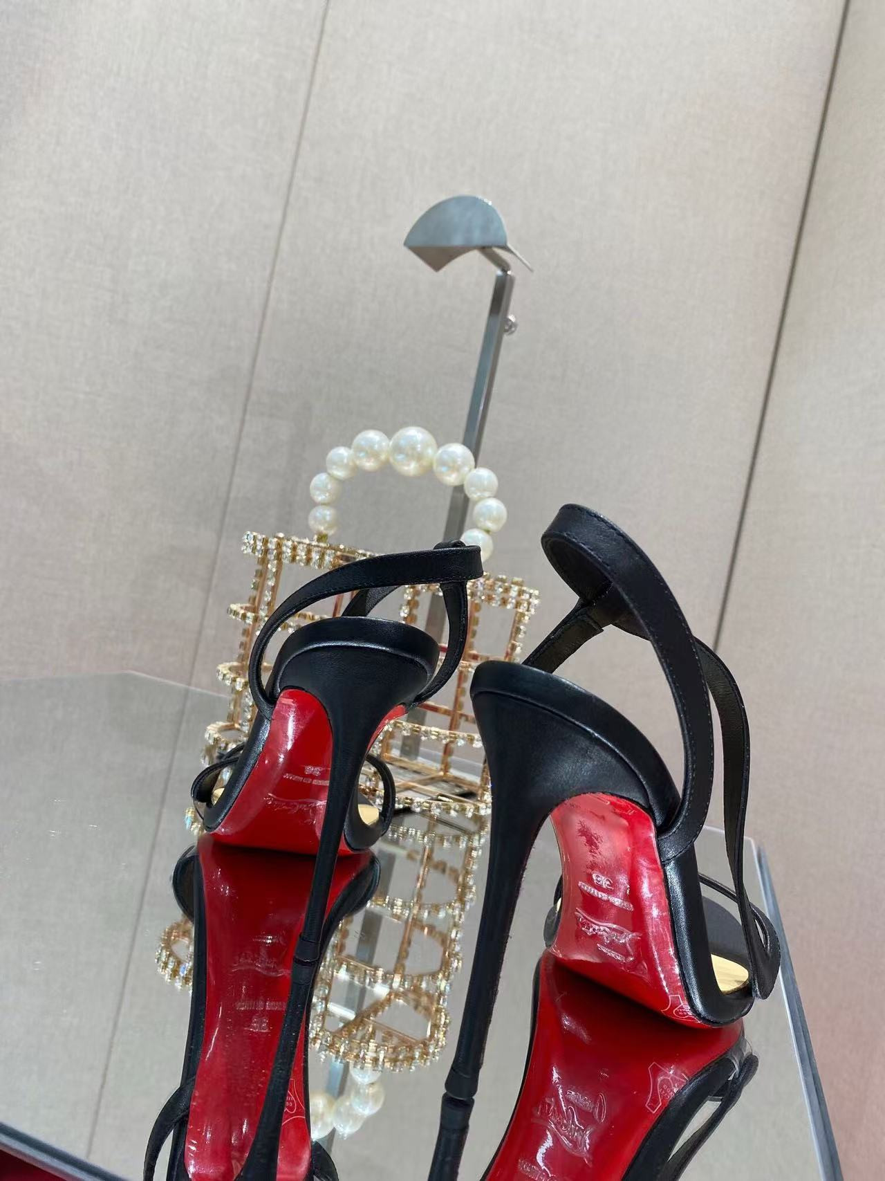 UA CHRISTIAN LOUBOUTIN