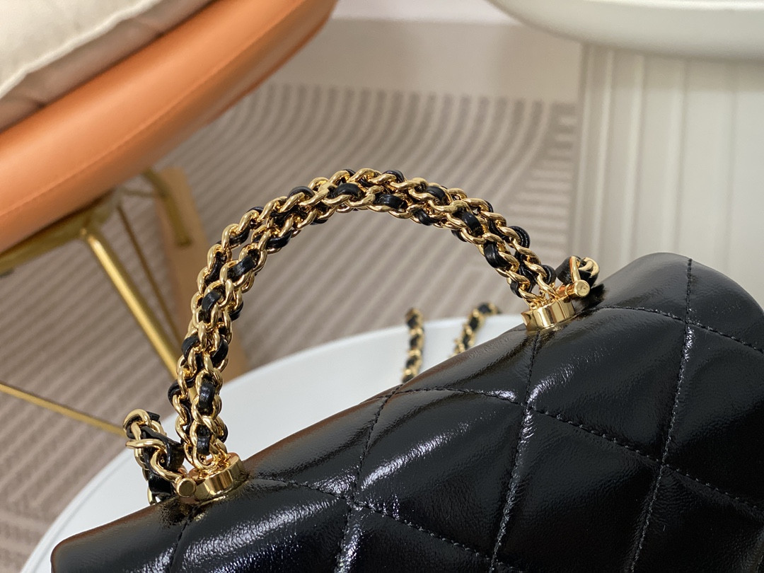 CHANEL WALLET ON CHAIN   19x13x7cm