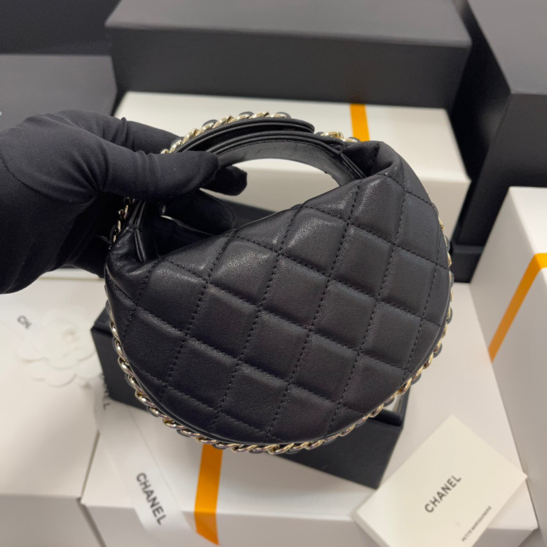 CHANEL 23C 16x16x5.5cm