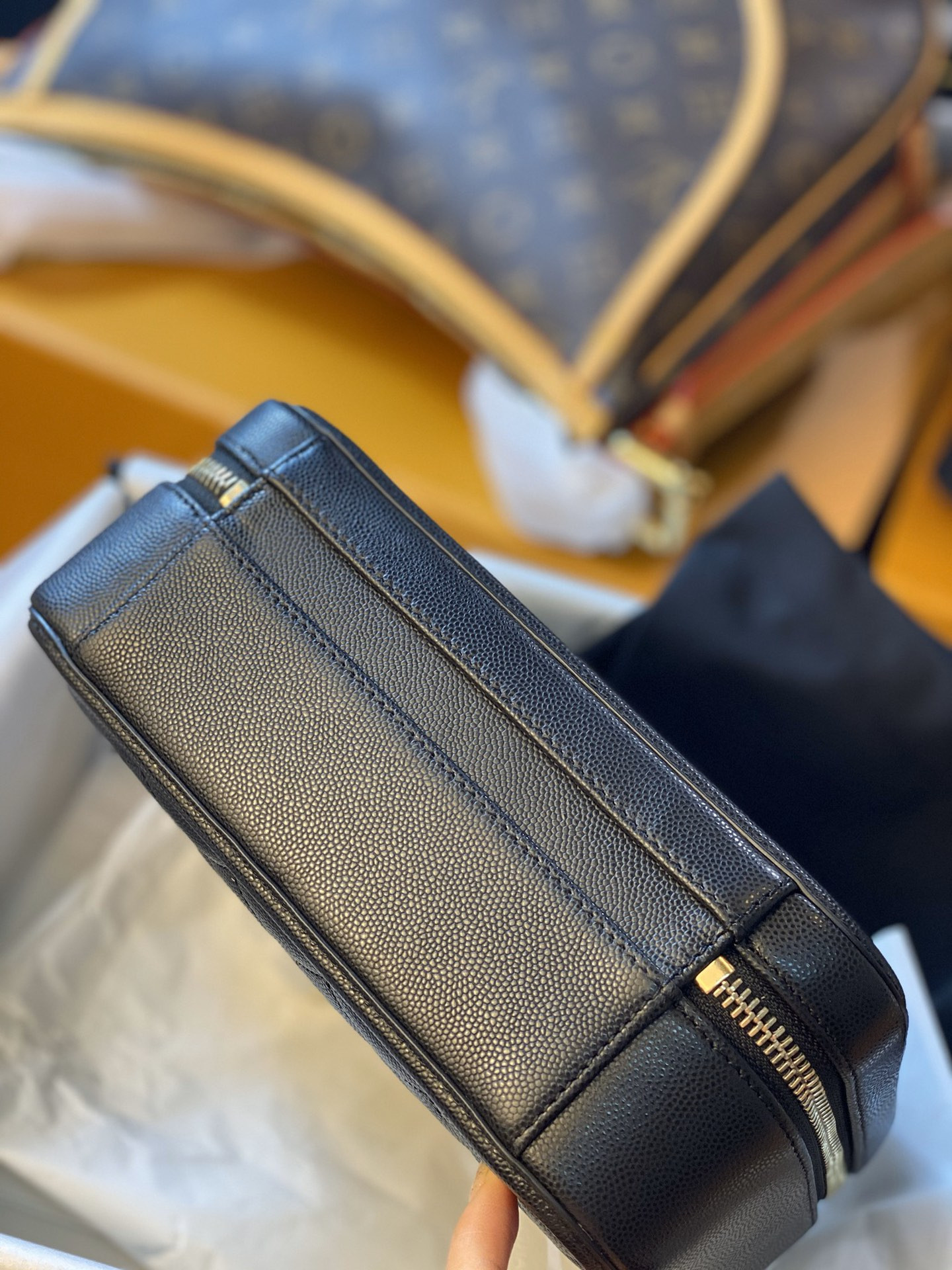 CHANEL VANITY CASE   17x7x13cm