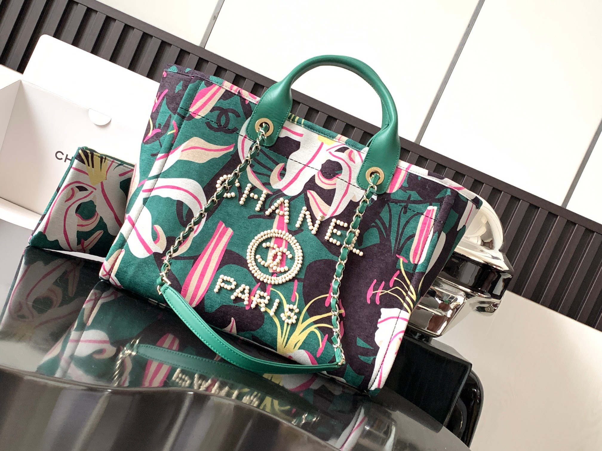 Chanel Shopping Bag 35x27x16cm (Bag opening 41cm)