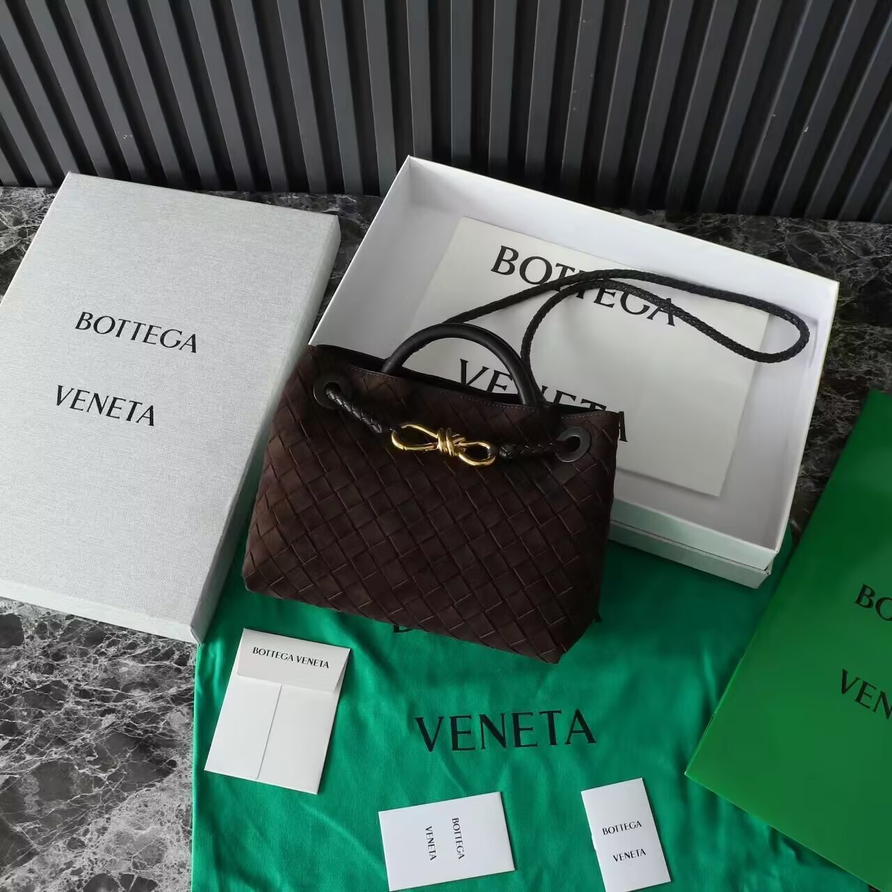 Bottega Veneta Small Andiamo 25x22x10.5cm