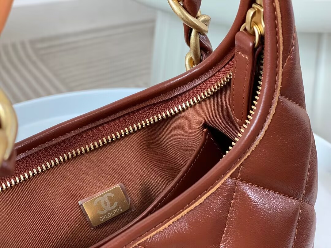 Chanel 24a Hobo Bag 19×22×8.5cm