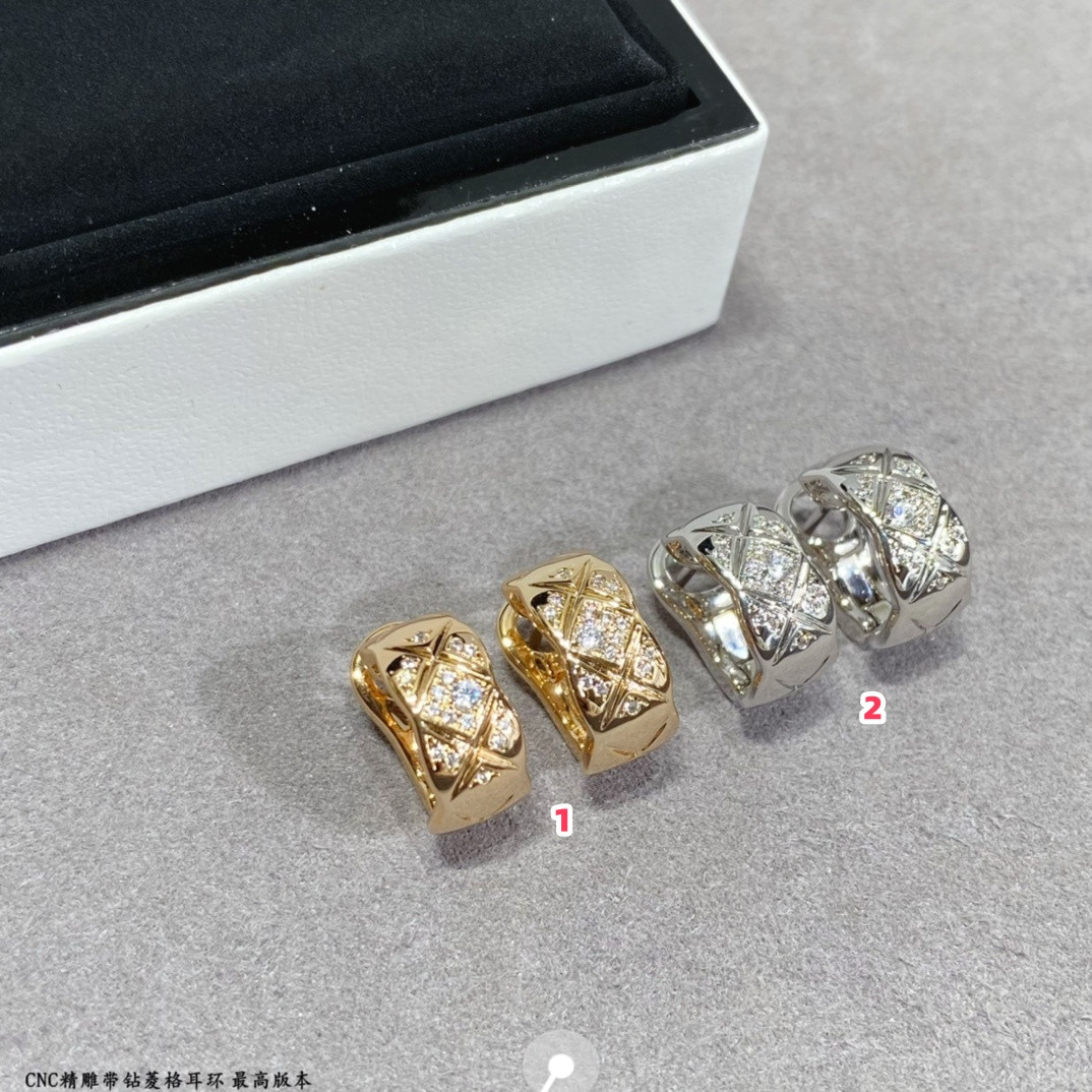 Chanel Carved diamond with diamond Earrings