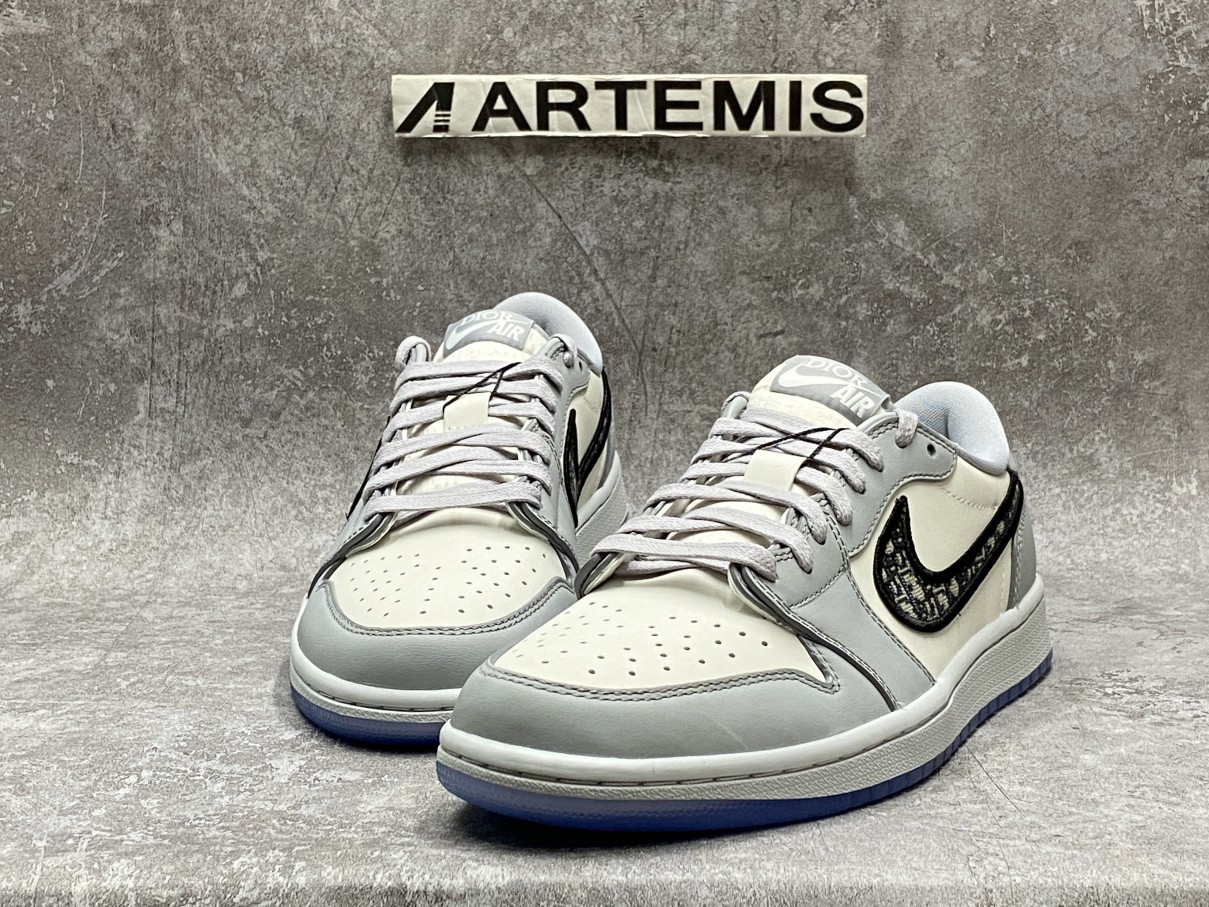 Air Jordan 1 Retro Low Dior (Blue Box Version)