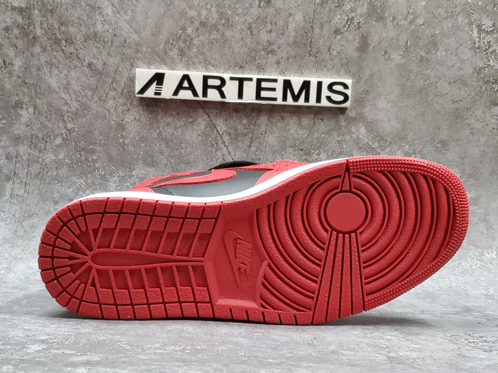 Air Jordan 1 Retro High 85 Varsity Red