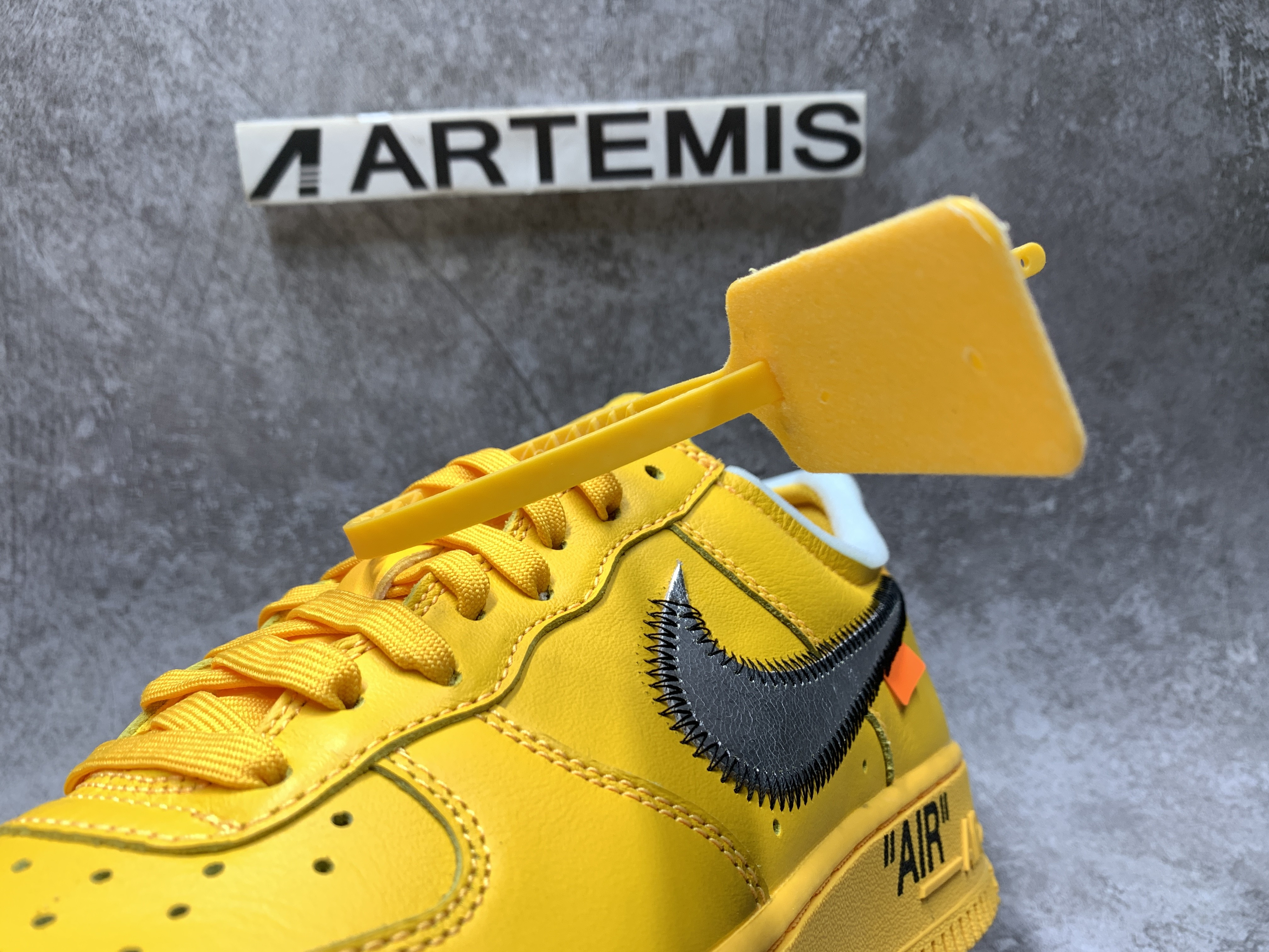 Air Force 1 x Off-White Low University Gold