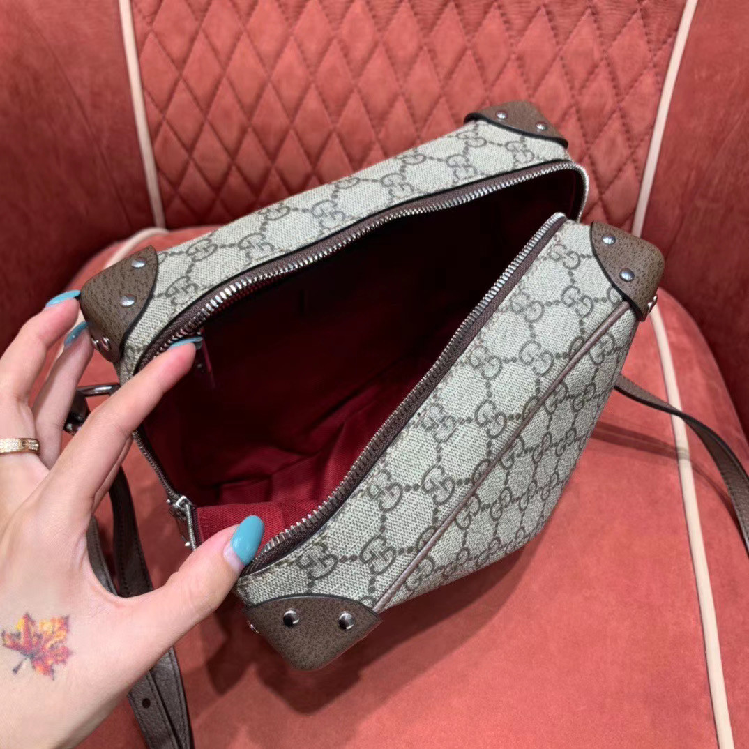 Gucci GG shoulder bag with leather details 626363