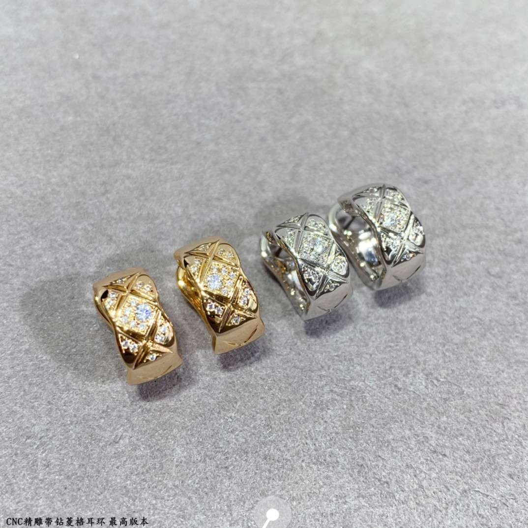 Chanel Carved diamond with diamond Earrings