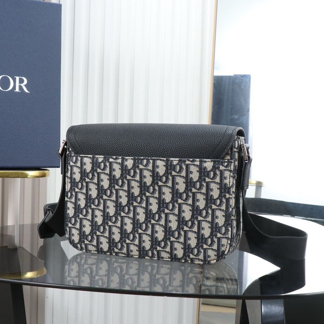 Dior Saddle Messenger Bag with Flap 23 x18 x6cm