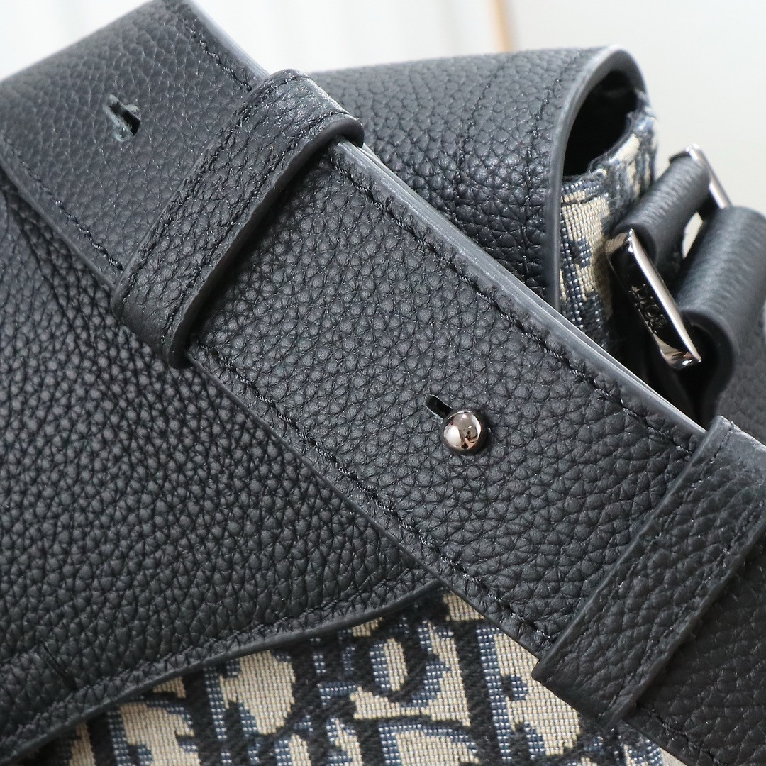 Dior Saddle Messenger Bag with Flap 23 x18 x6cm