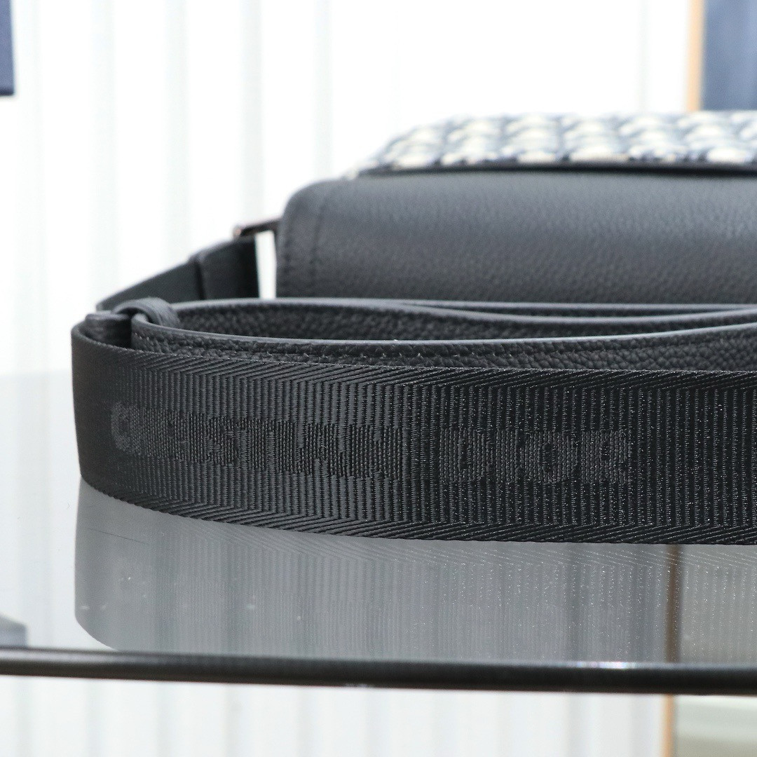 Dior Saddle Messenger Bag with Flap 23 x18 x6cm