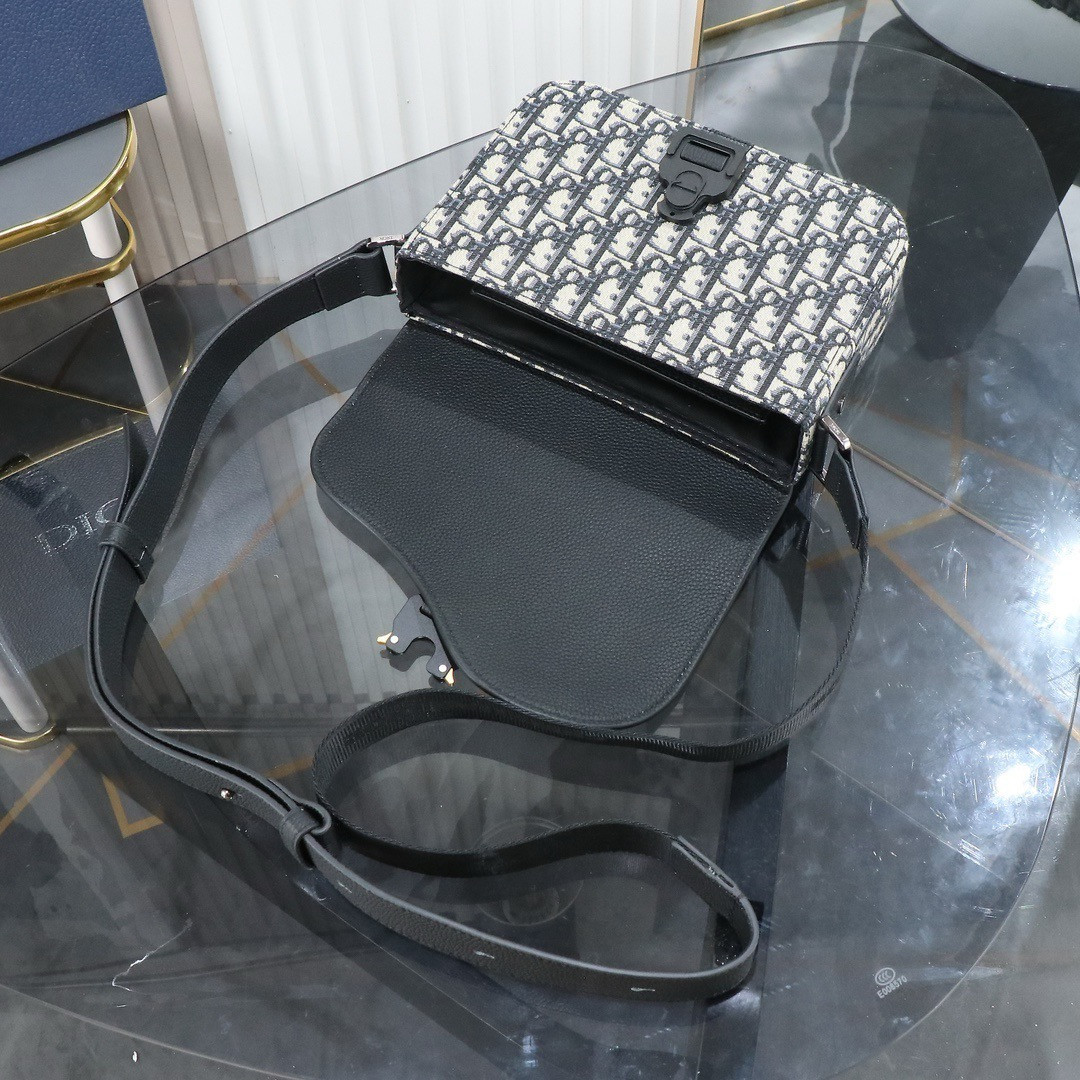 Dior Saddle Messenger Bag with Flap 23 x18 x6cm