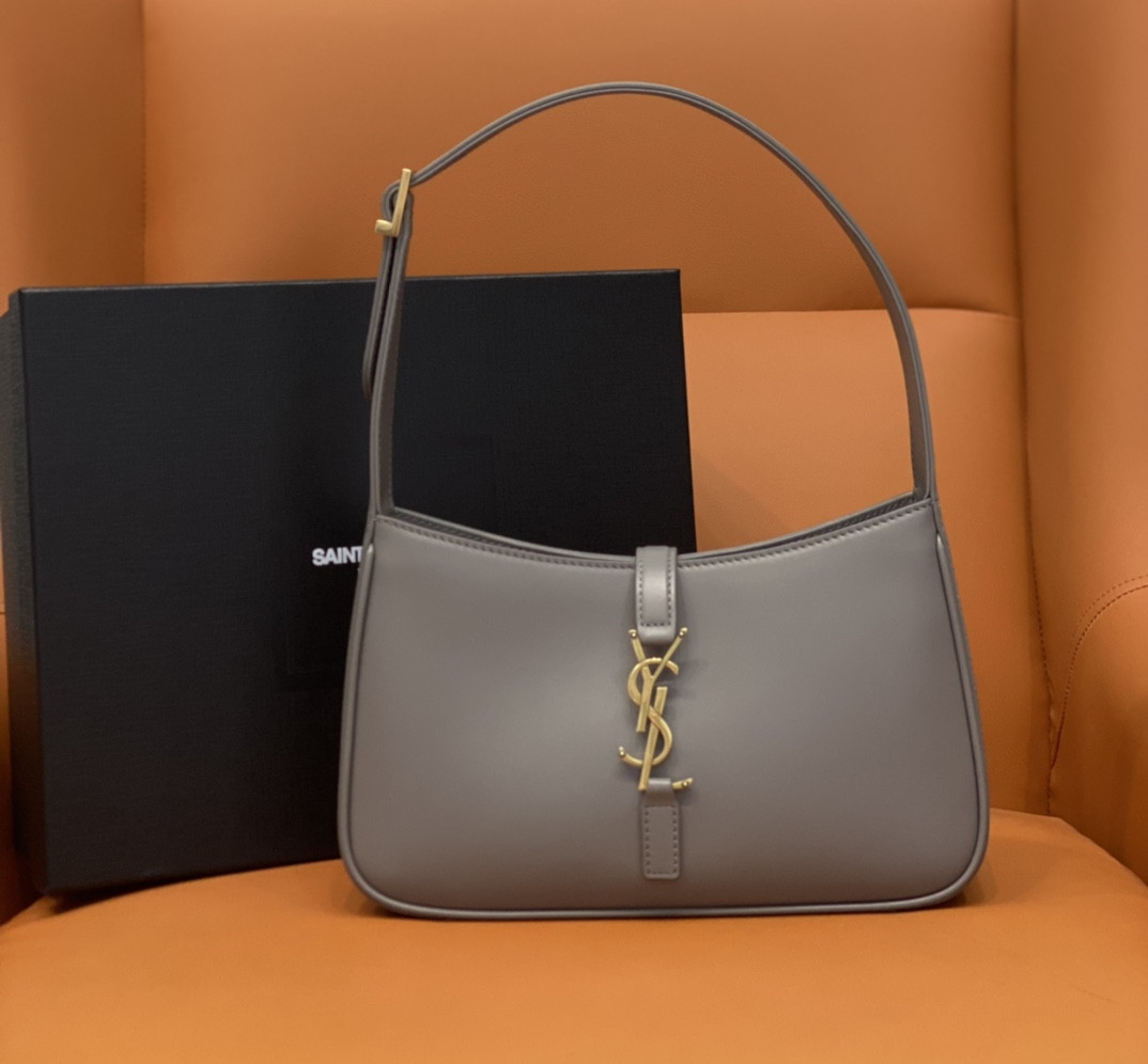 YSL LE 5 À 7 IN SMOOTH LEATHER STORM 23 X 16 X 6.5 CM