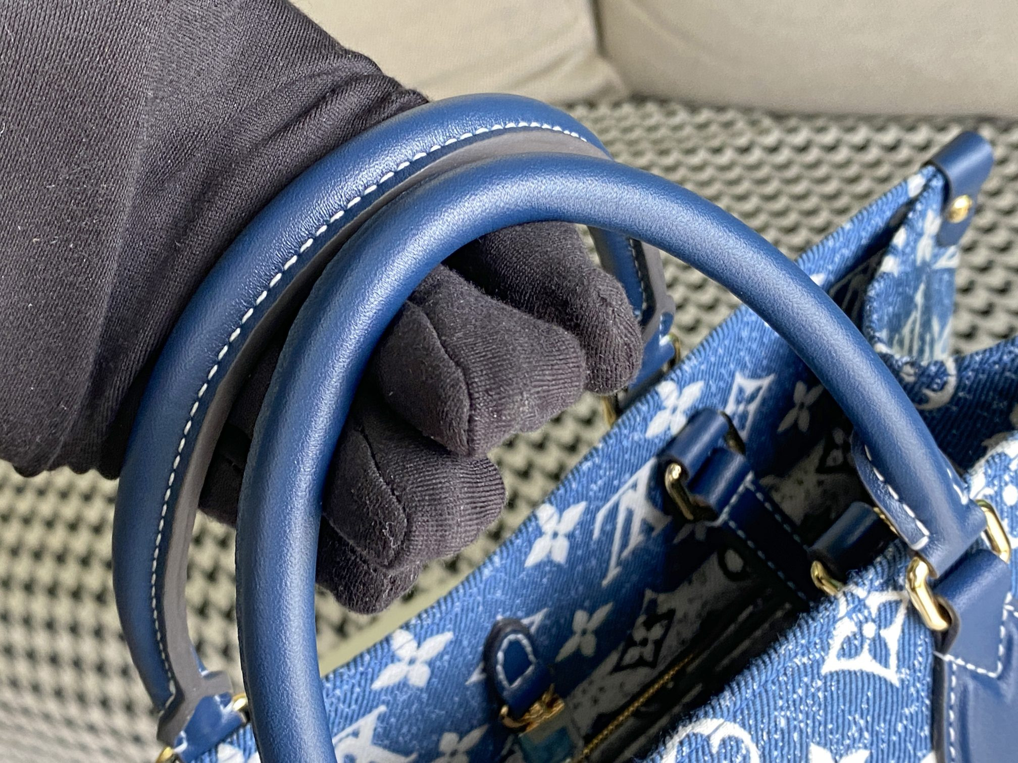 Louis Vuitton OnTheGo MM M59608 35x27x14CM