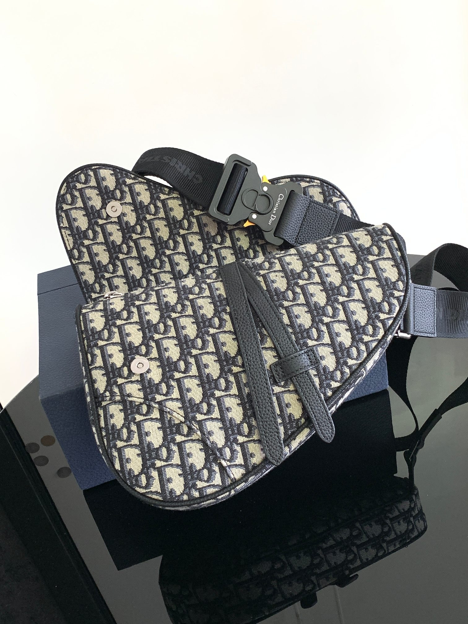 Dior Saddle Bag Beige and Black Dior Oblique Jacquard 26 x 19 x 4.5 cm