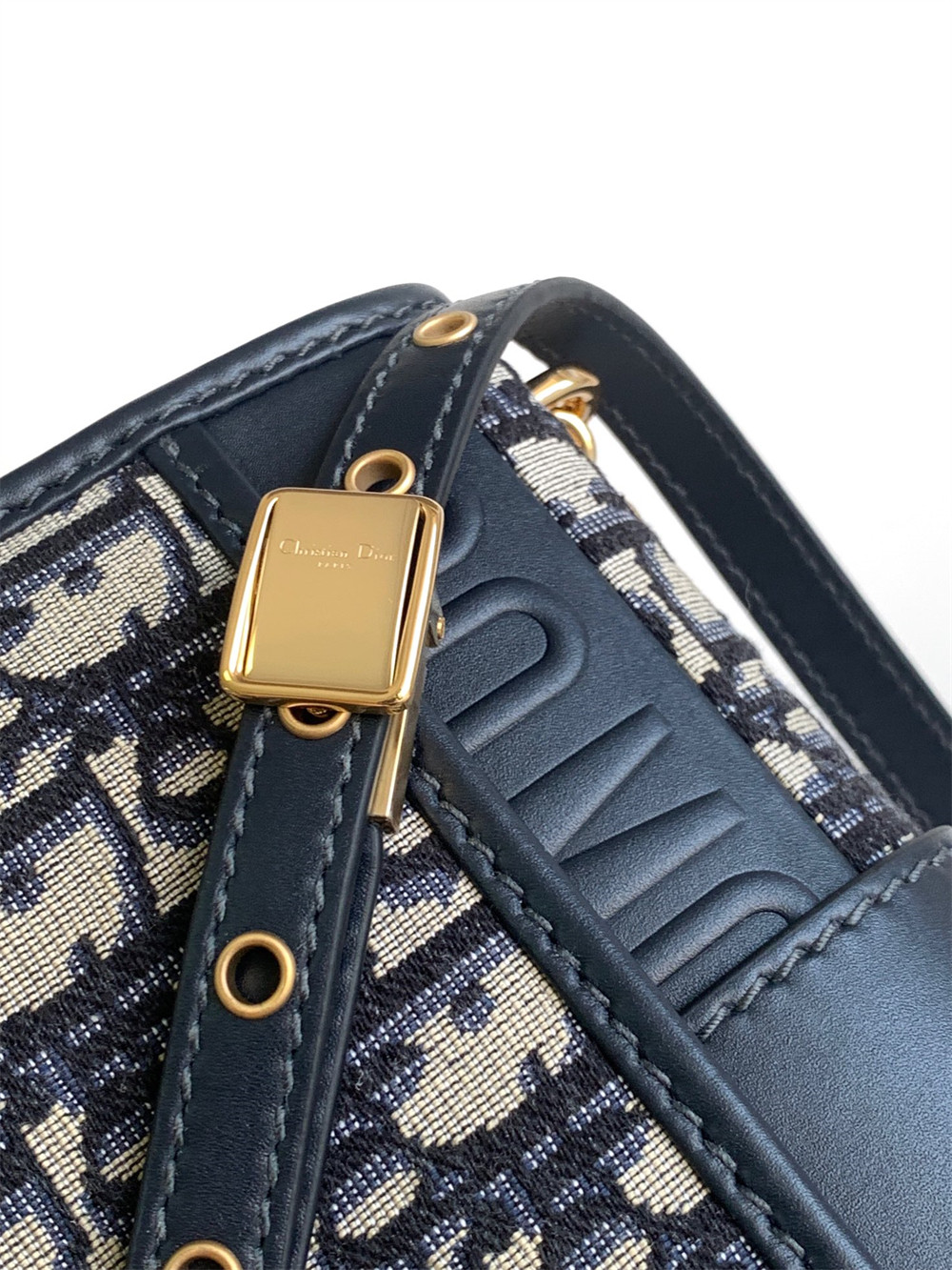 DIOR 30 MONTAIGNE EAST-WEST BAG WITH CHAIN Blue Dior Oblique Jacquard 21 x 12 x 6 cm / 8.5 x 4.5 x 2.5 inches