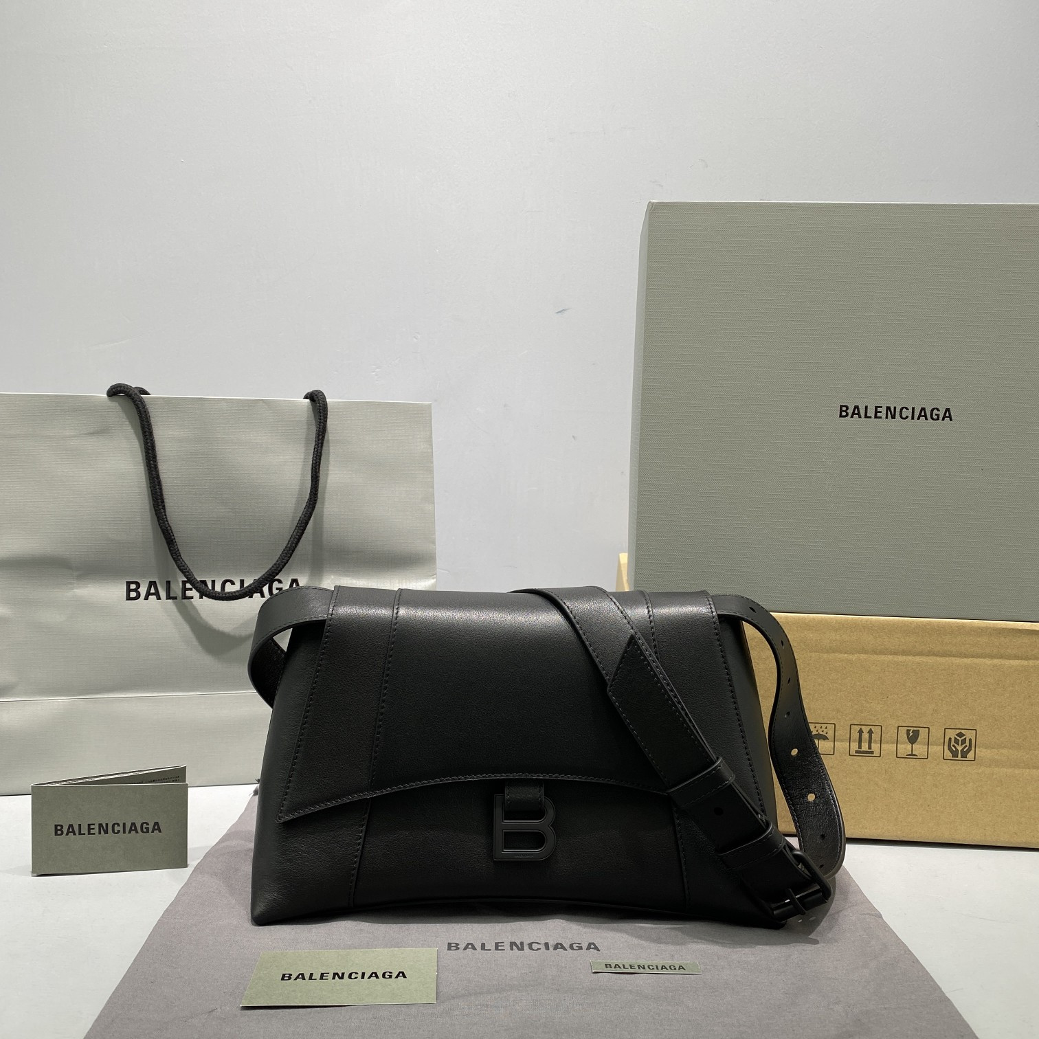 Balenciaga WOMEN'S HOURGLASS HINGE MEDIUM HANDBAG IN BLACK L12 x H6,7 x W4,1 inch
