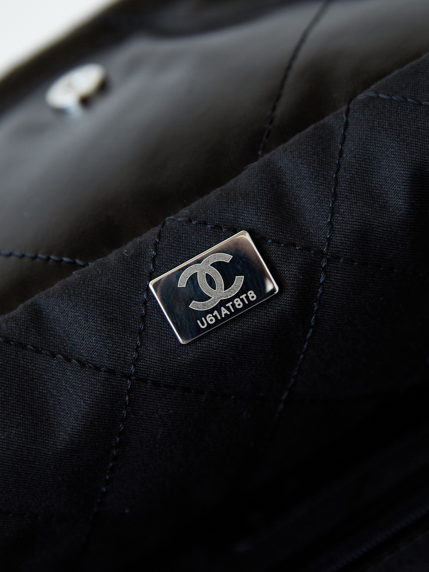 CHANEL 22 SMALL HANDBAG Shiny Calfskin ALL BLACK 13.7×14.4×2.7 in