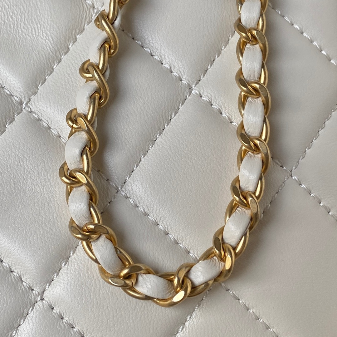 CHANEL BAGUETTE BAG WHITE 4.5 × 9.4 × 1.8 in