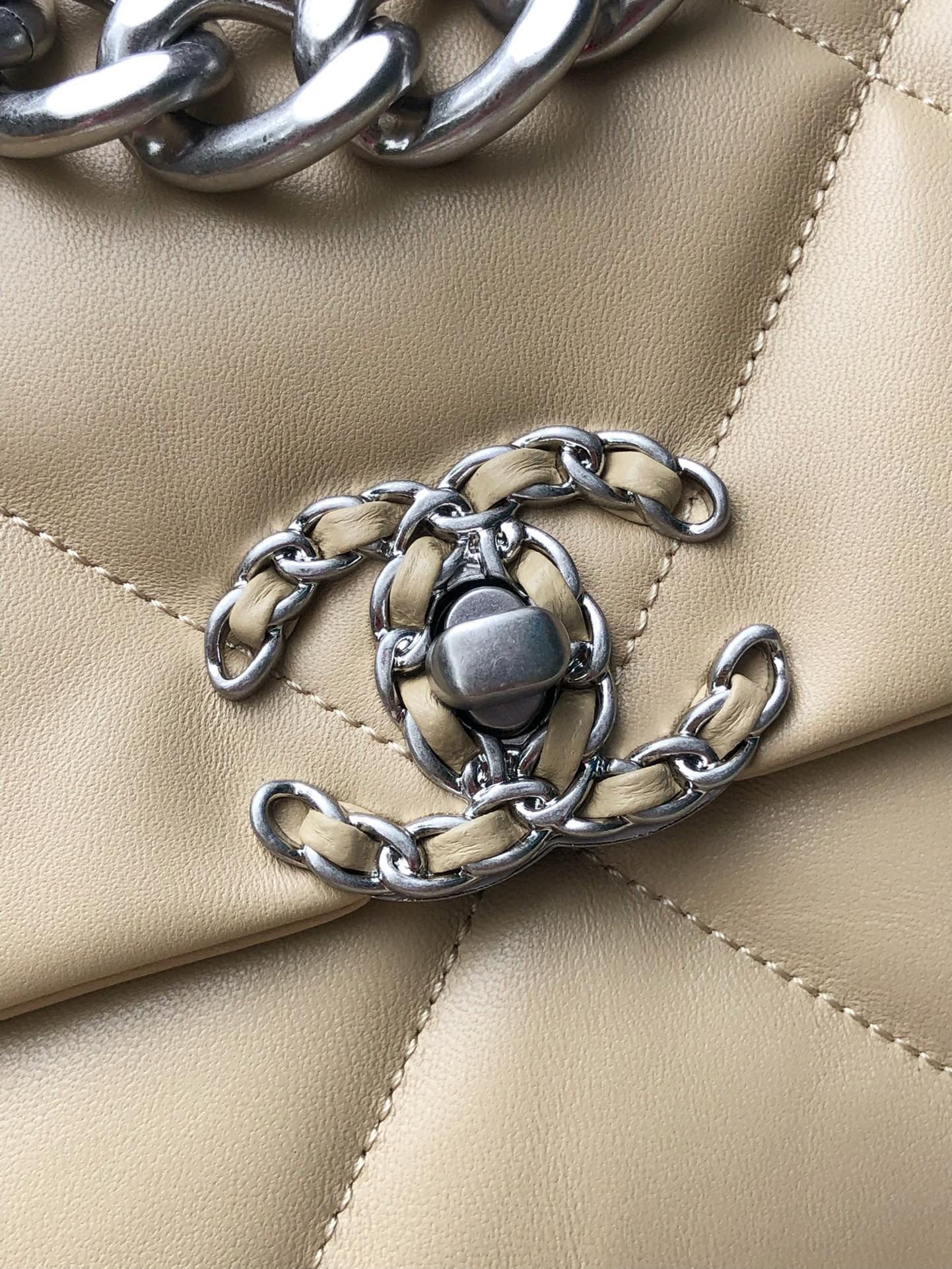 CHANEL 19 HANDBAG Shiny Leather, Gold-Tone, Silver-Tone & Ruthenium-Finish Metal Beige 30x20x10cm