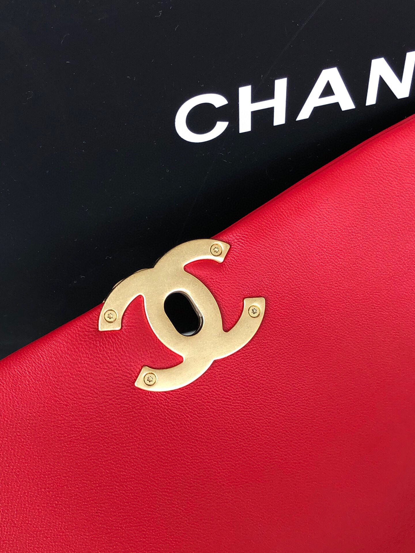 CHANEL 19 LARGE HANDBAG Shiny Leather, Gold-Tone, Silver-Tone & Ruthenium-Finish Metal Red 7.8 × 11.7 × 3.9 in