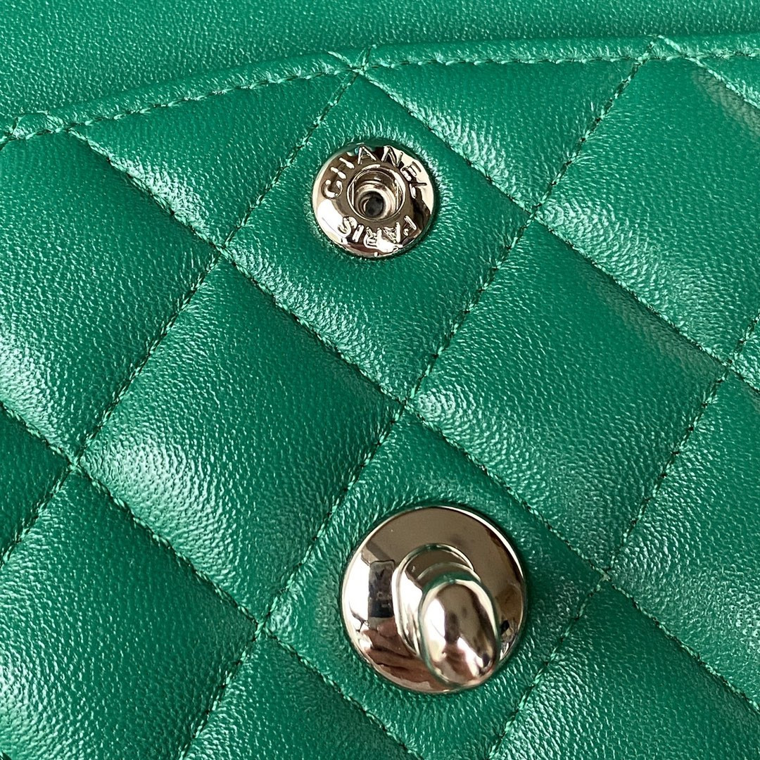CHANEL SMALL CLASSIC HANDBAG Grained SHINY Calfskin & Silver-Tone Metal Green 5.7 × 9 × 2.3 in