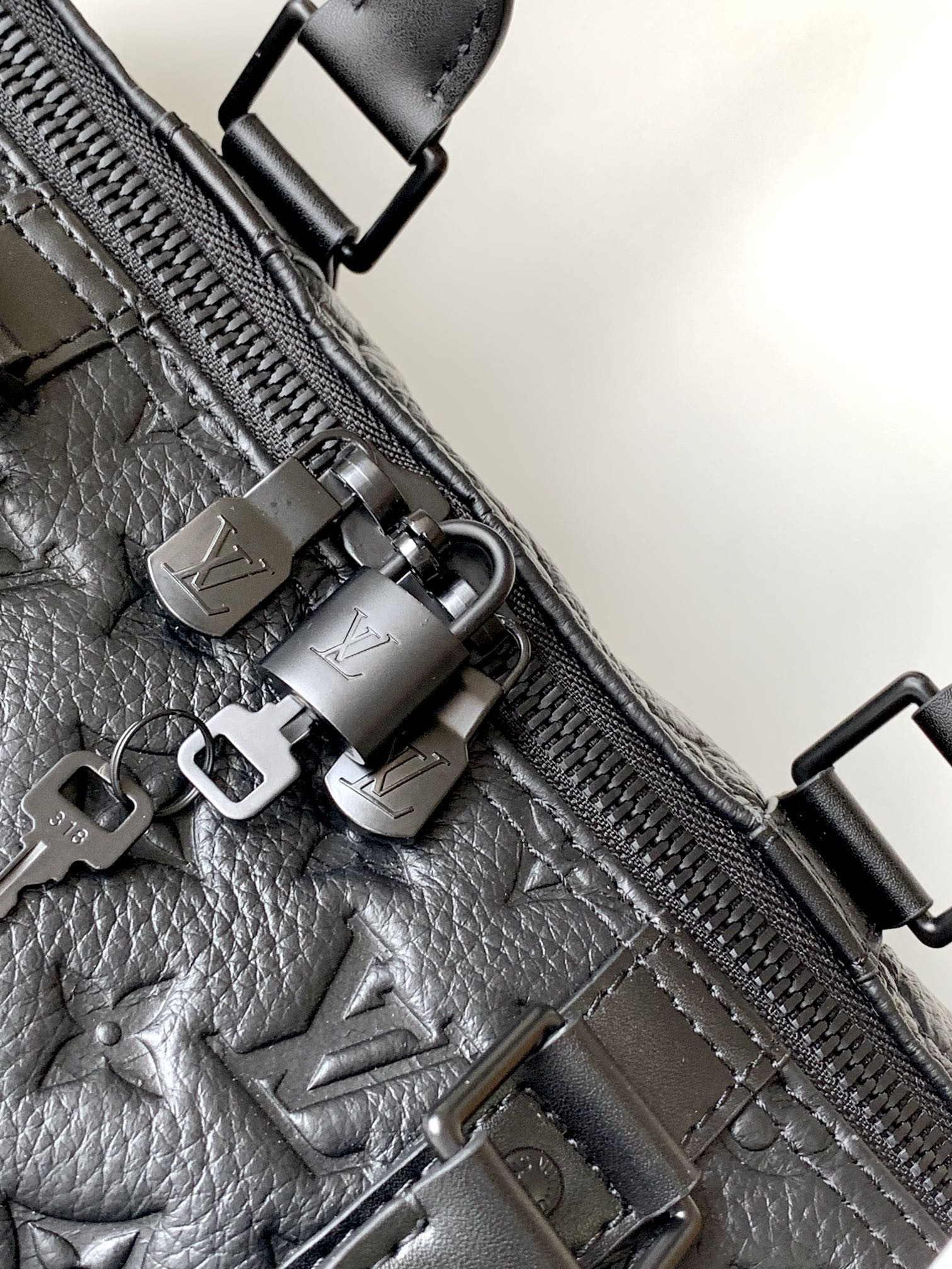 Louis Vuitton Keepall Bandoulière 50 M59025