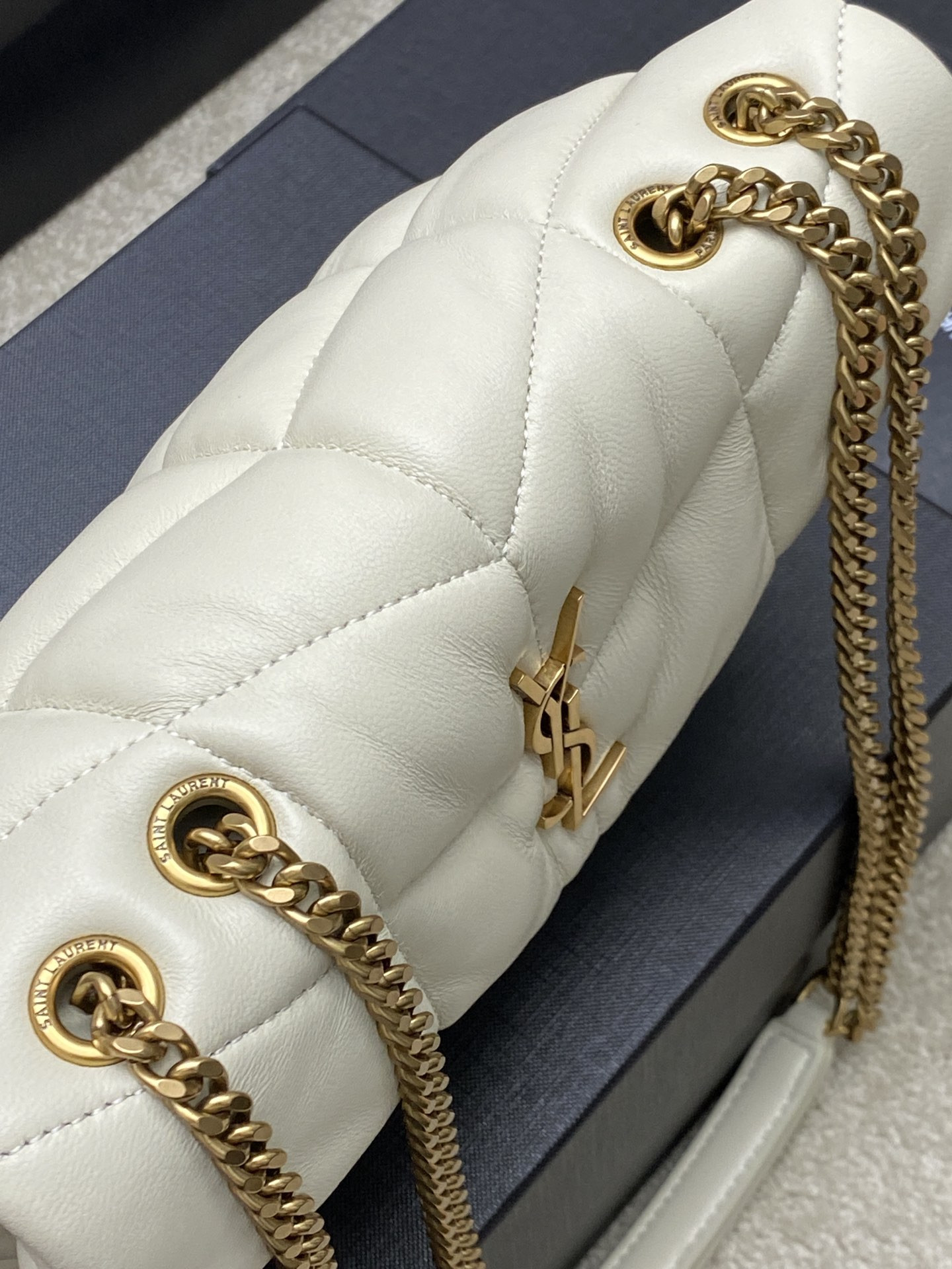 YSL PUFFER IN LEATHER WHITE 23 X 15.5 X 5.8 CM