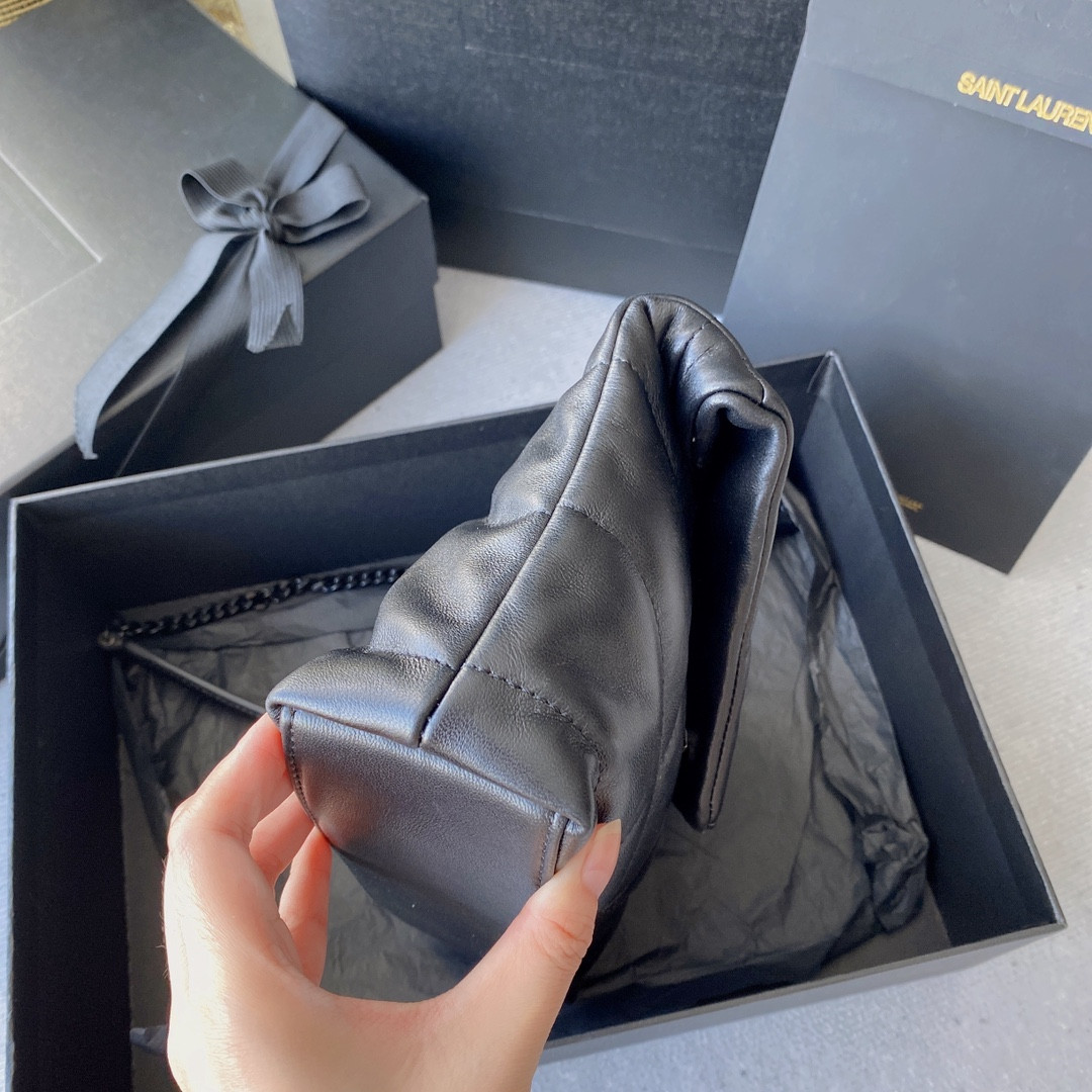 YSL PUFFER IN LEATHER NAVY 23 X 15.5 X 5.8 CM