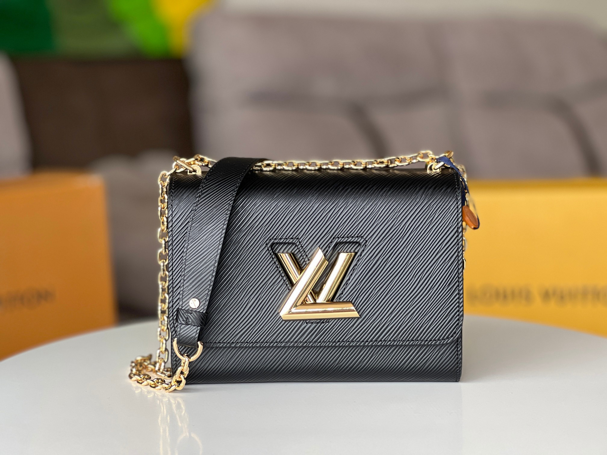 LOUIS VUITTON M21113 Twist MM 9.1 x 6.7 x 3.7 inches