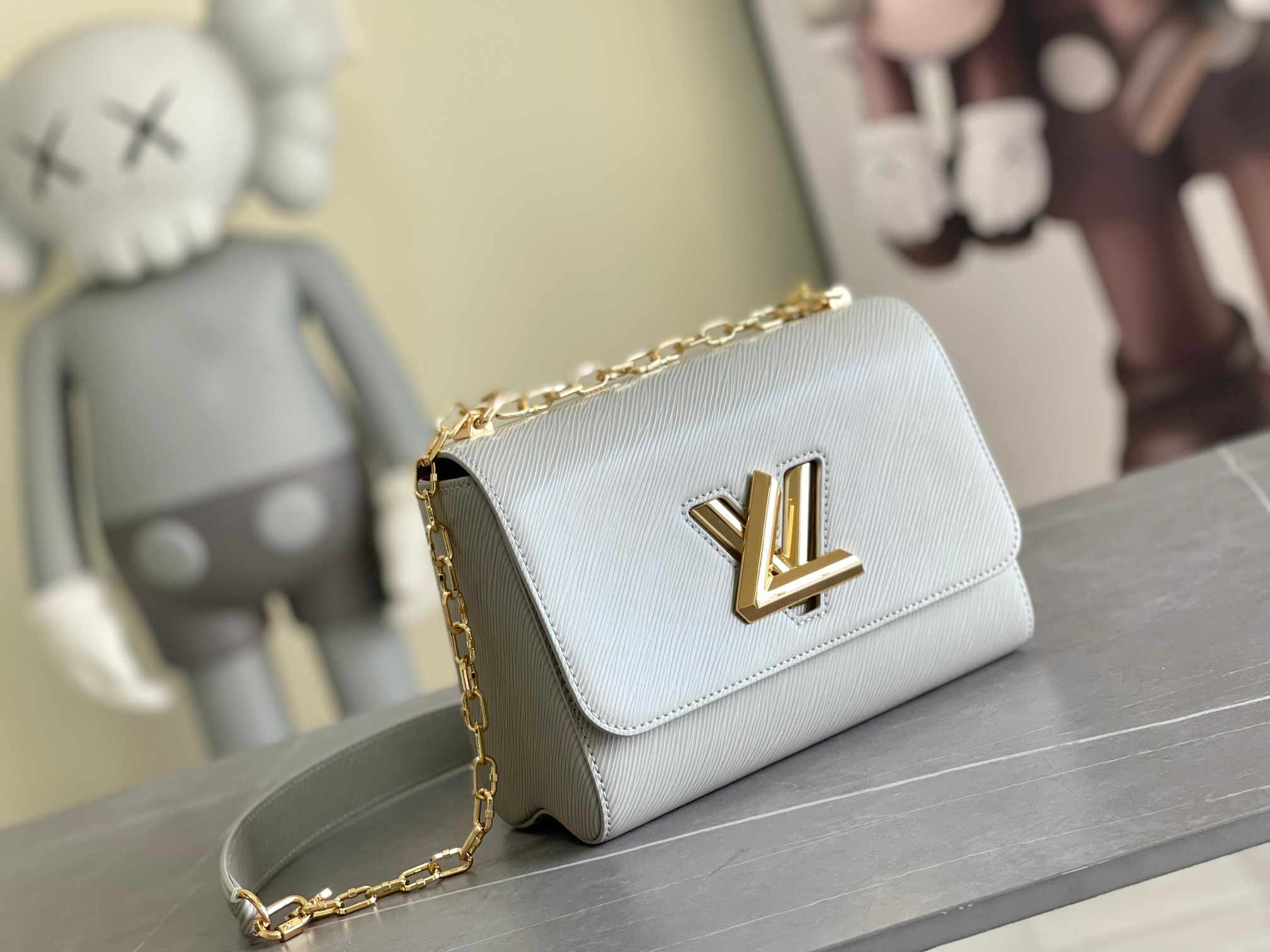 LOUIS VUITTON Twist MM white 9.1 x 6.7 x 3.7 inches