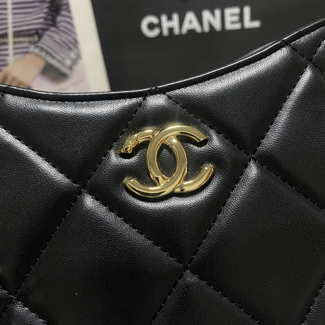 Chanel Shiny Leather Large Shopper Tote Black 33×21×7.5 cm