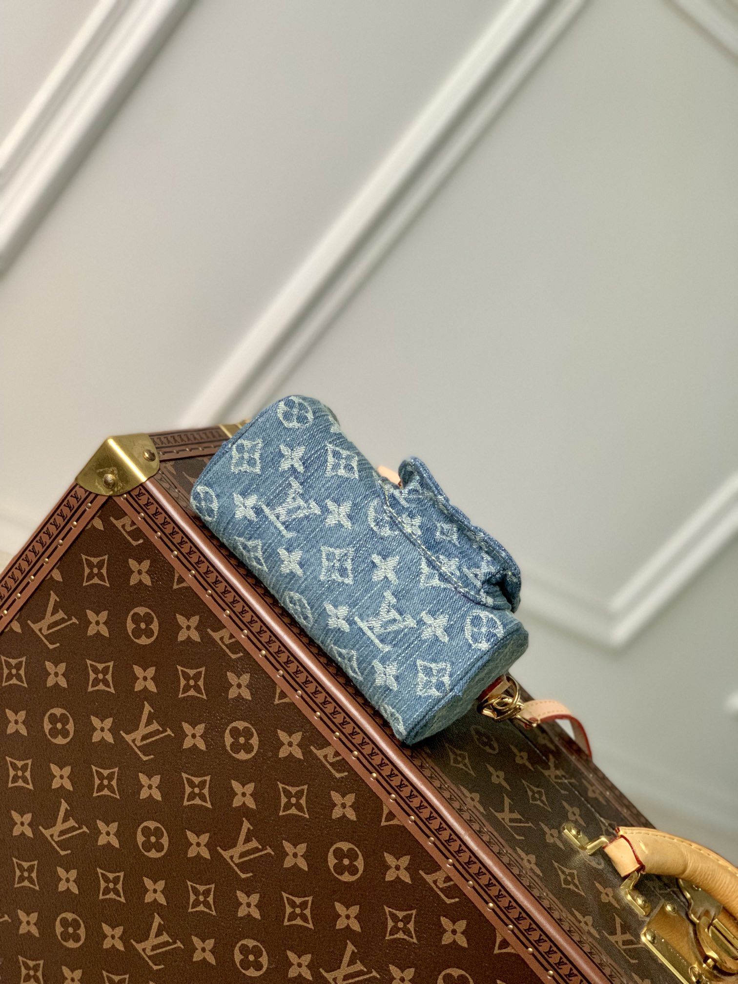 LOUIS VUITTON M82950 Nano Speedy 6.3 x 3.9 x 3 inches