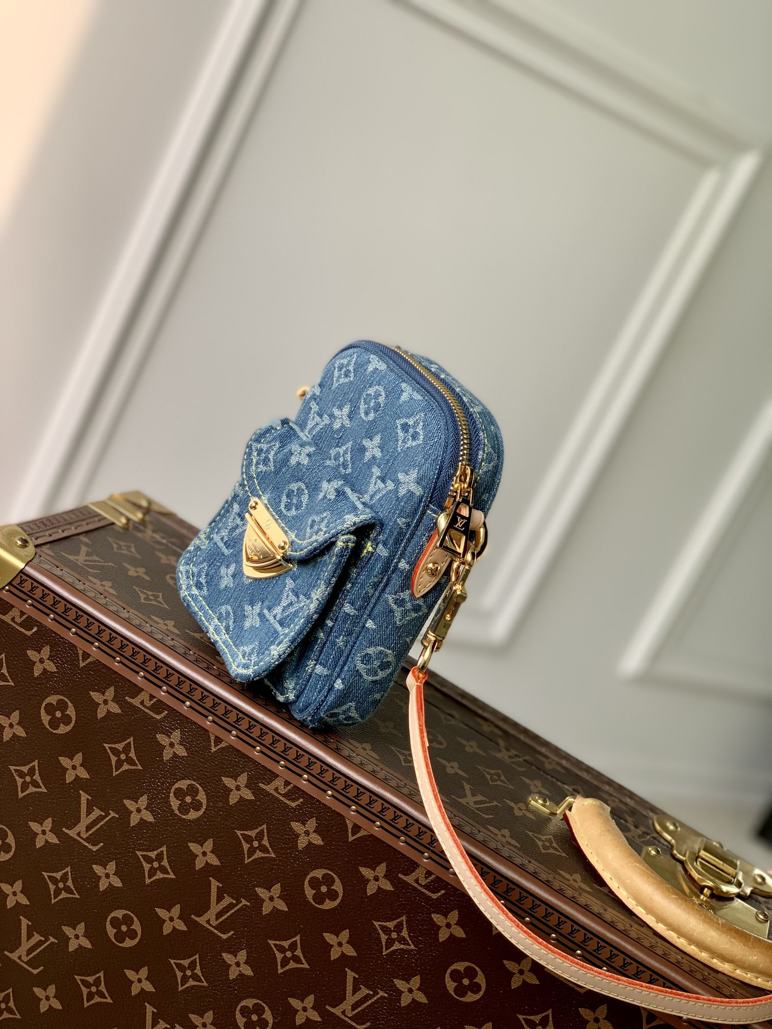 LOUIS VUITTON M82948 Fairfax Pochette 5.5 x 7.1 x 1.1 inches