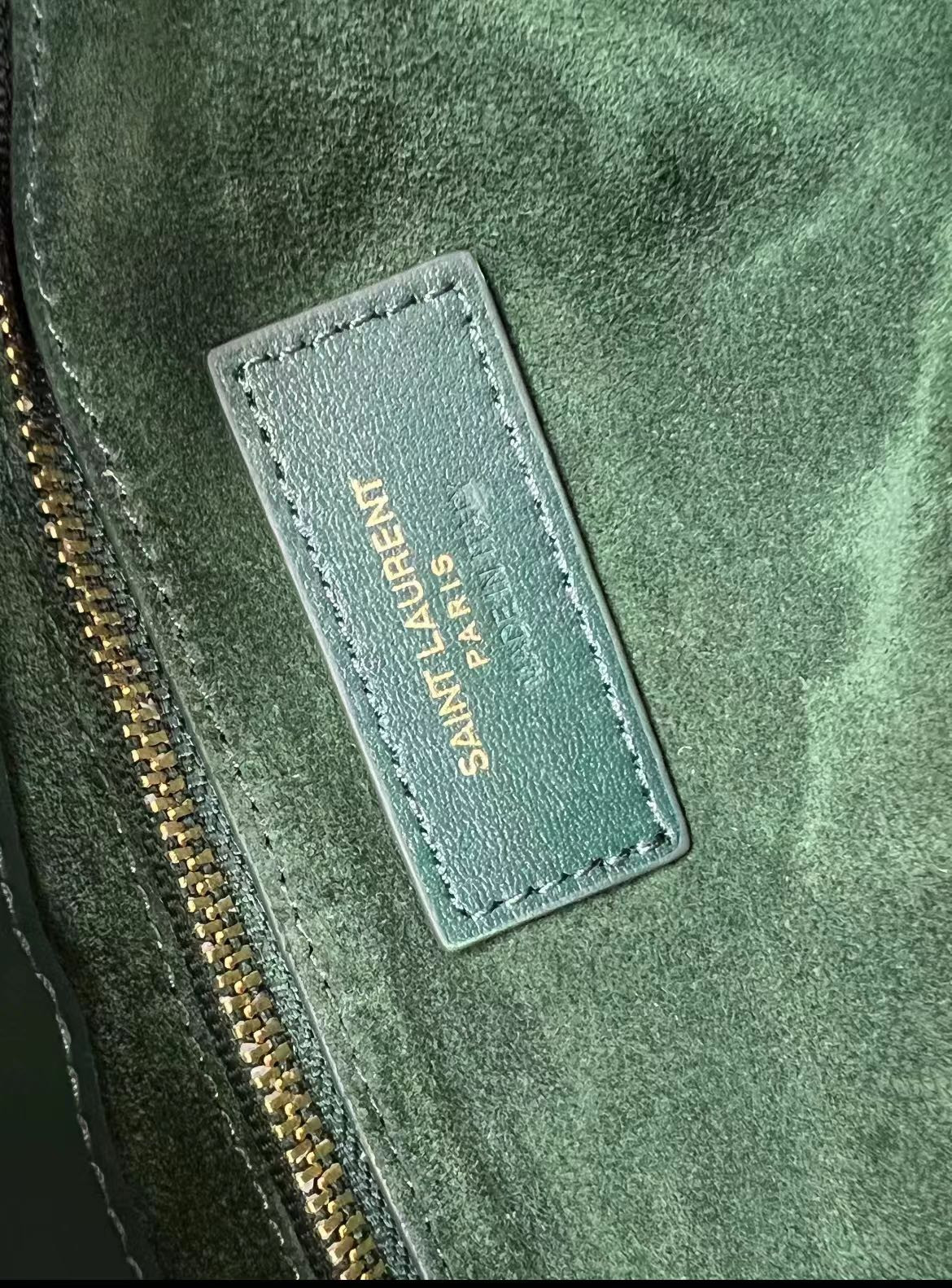 YSL LE 5 À 7 IN SMOOTH LEATHER VERT FONCE 9 X 6.3 X 2.5 INCHES