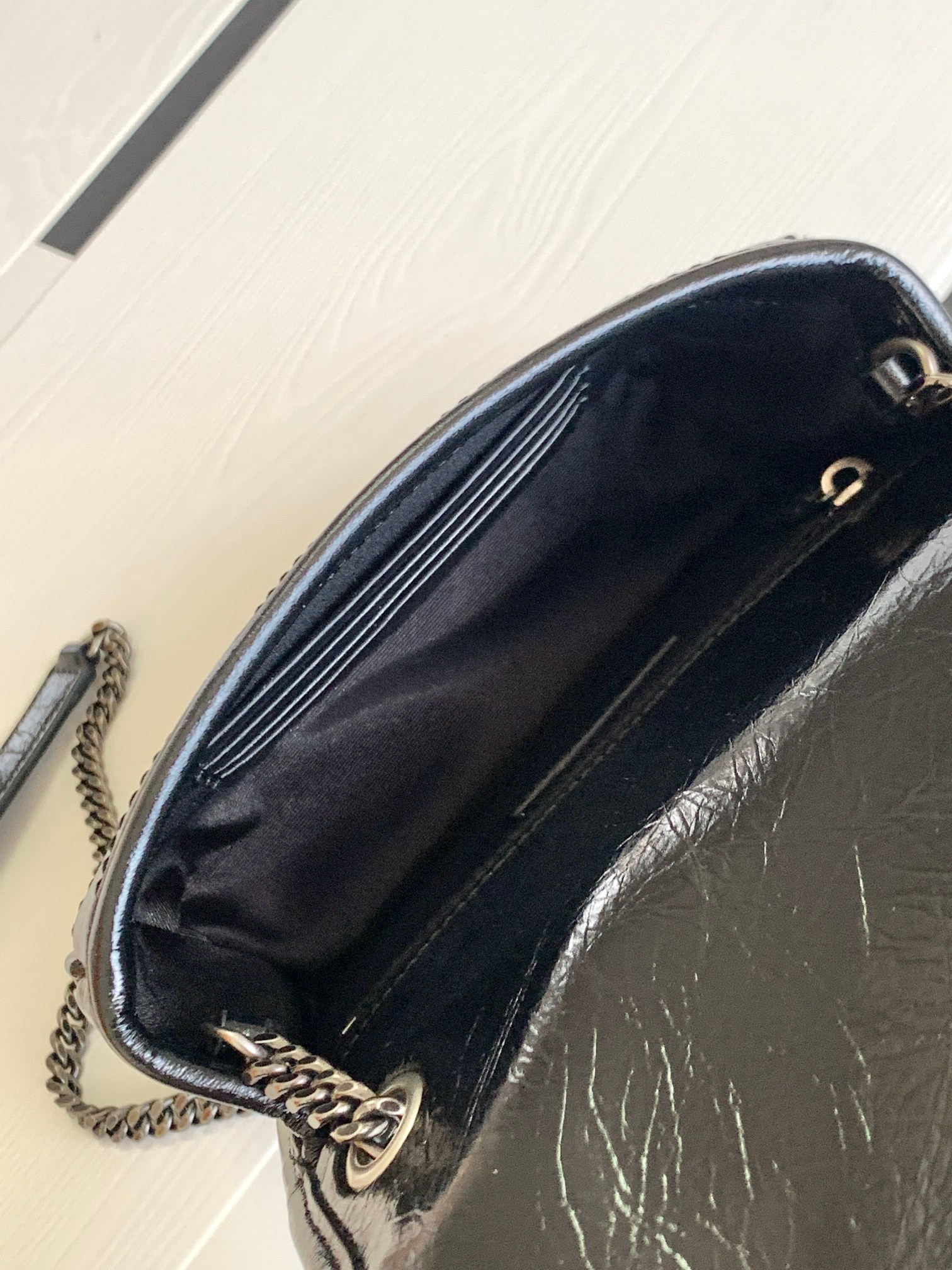 YSL NIKI CHAIN WALLET IN SHINY LEATHER BLACK 19 x 15 x 6 CM