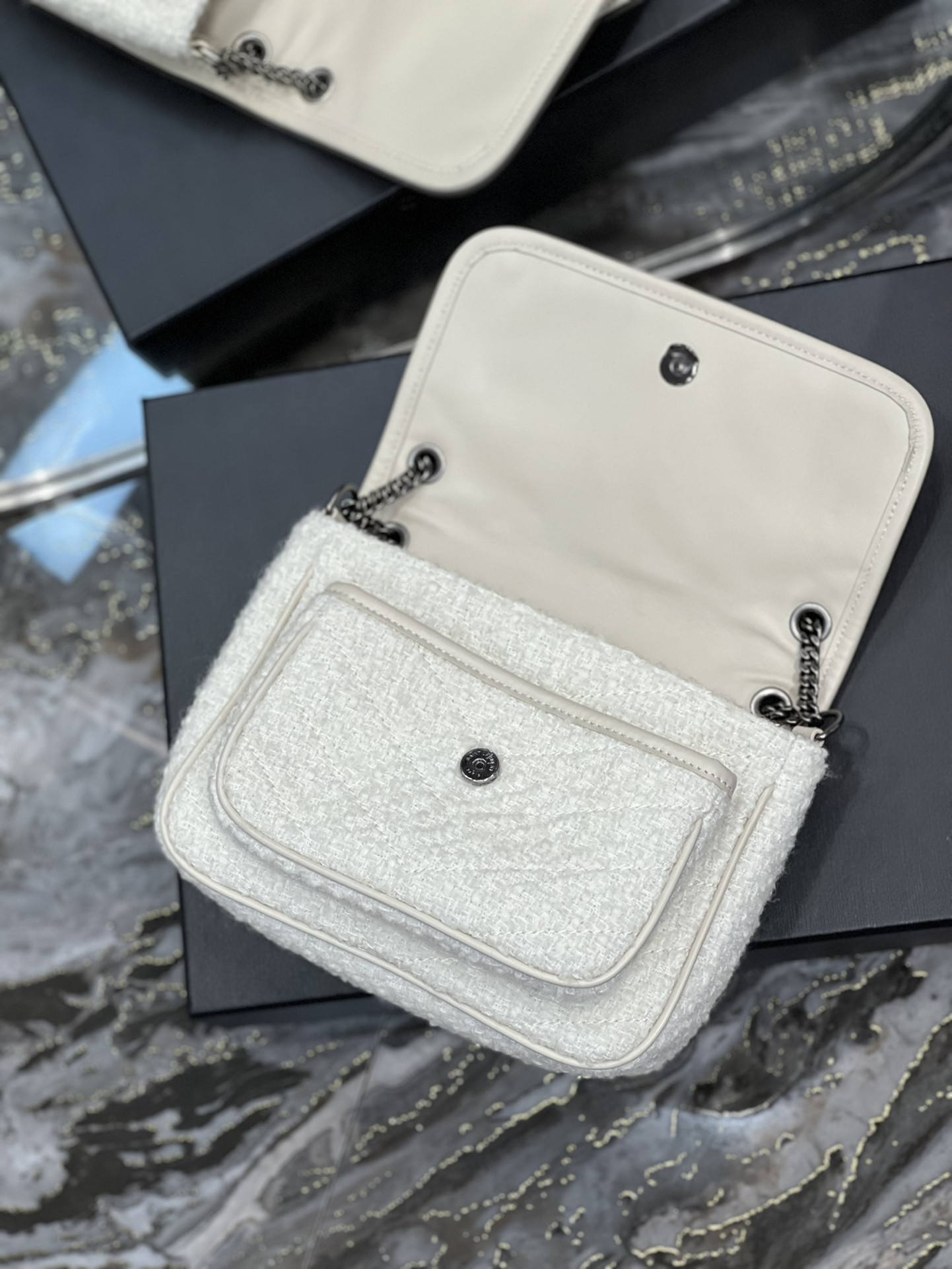 YSL NIKI MEDIUM IN WHITE 11 X 7.8 X 3.3 INCHES