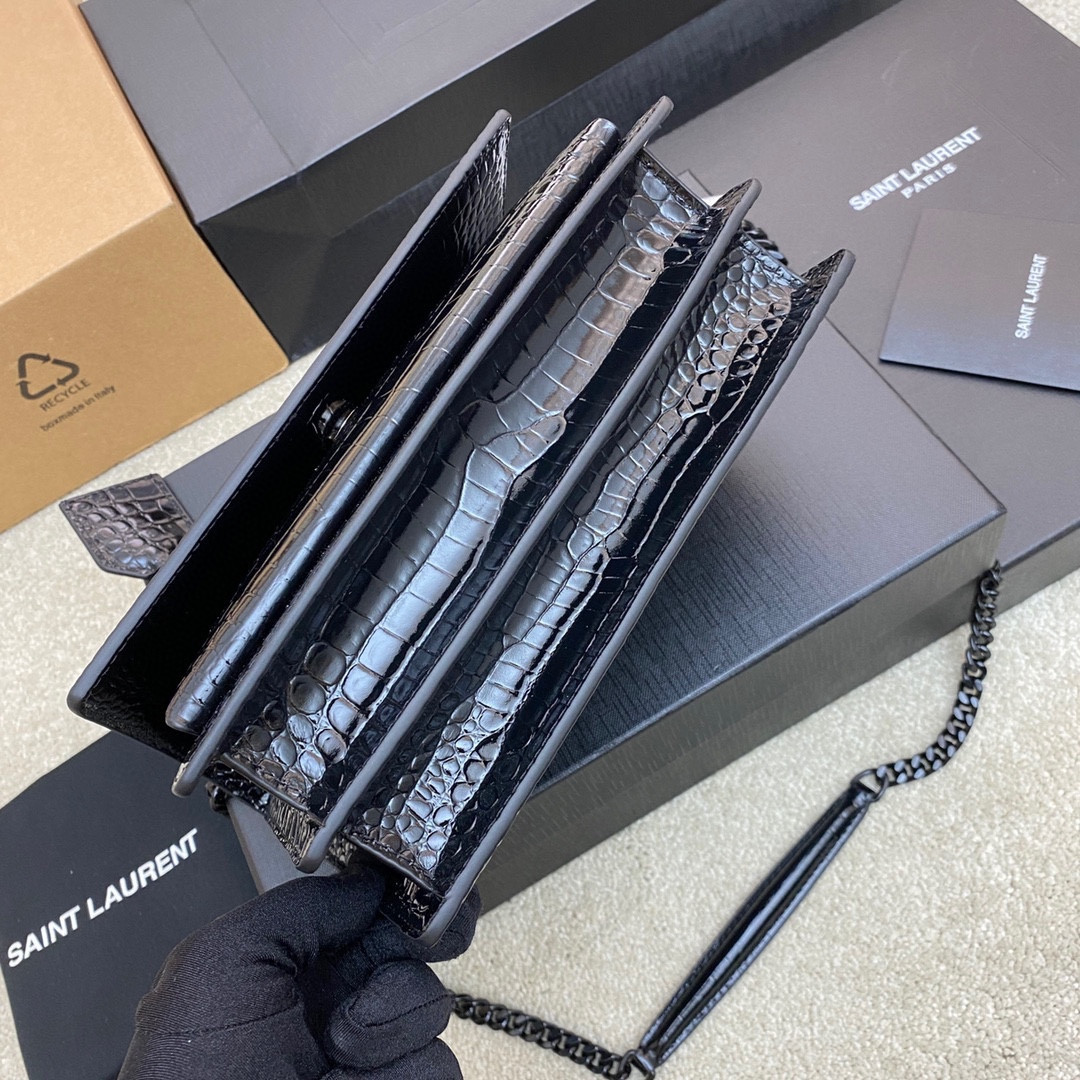 YSL SUNSET MEDIUM IN CROCODILE-EMBOSSED LEATHER NOIR 8 X 6.2 X 2.5 INCHES