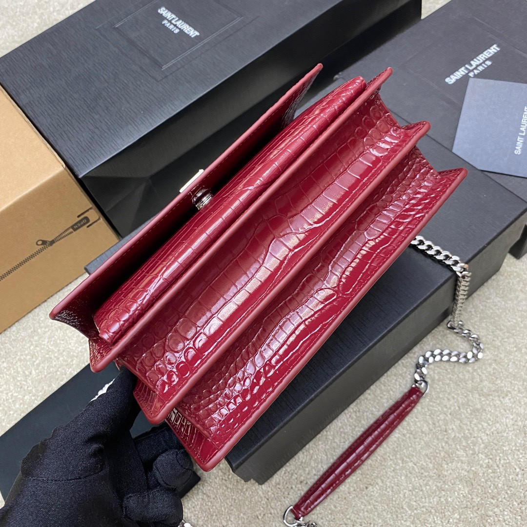 YSL SUNSET MEDIUM IN CROCODILE-EMBOSSED LEATHER RED VELVET 8 X 6.2 X 2.5 INCHES