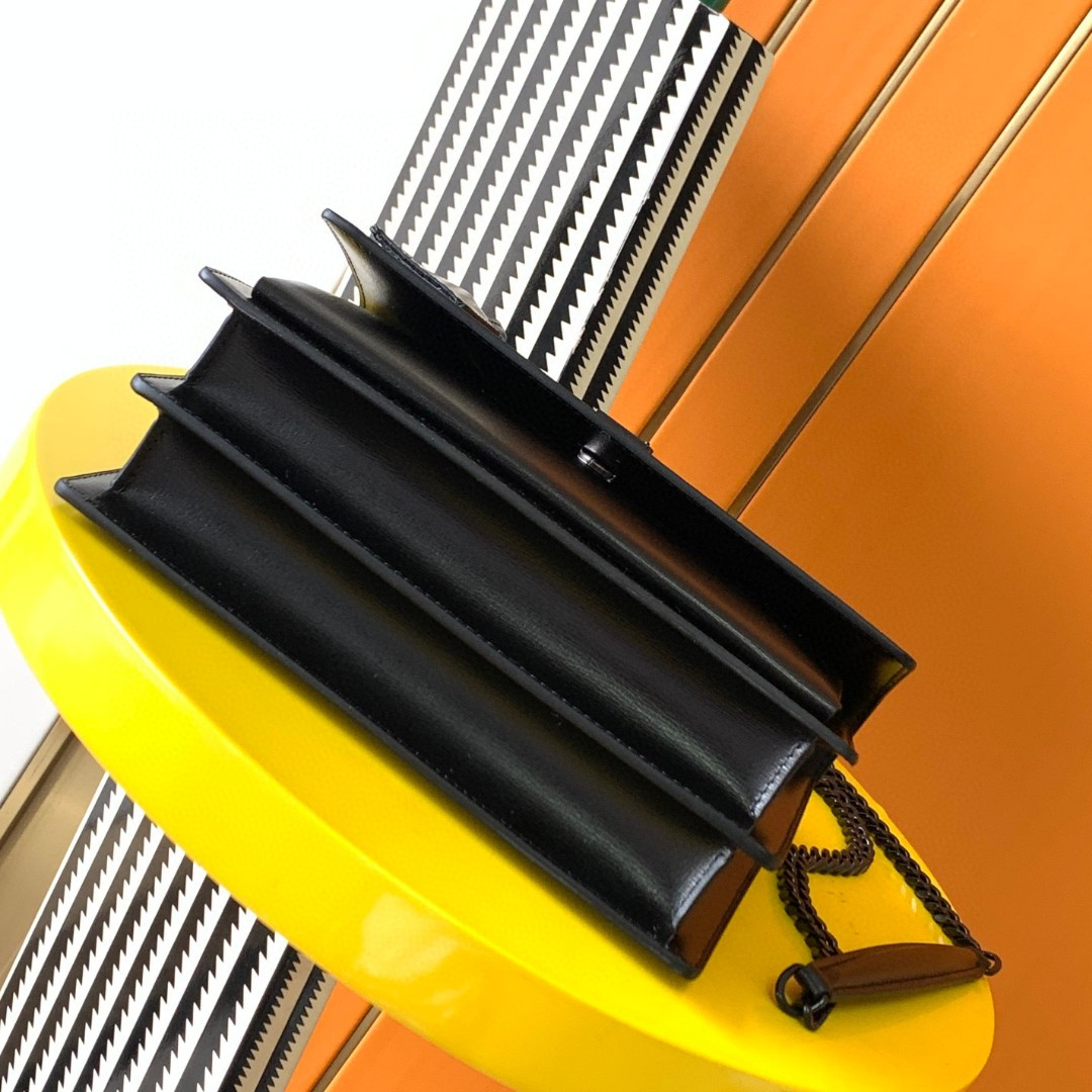 YSL SUNSET MEDIUM IN SMOOTH LEATHER NOIR 8 X 6.2 X 2.5 INCHES