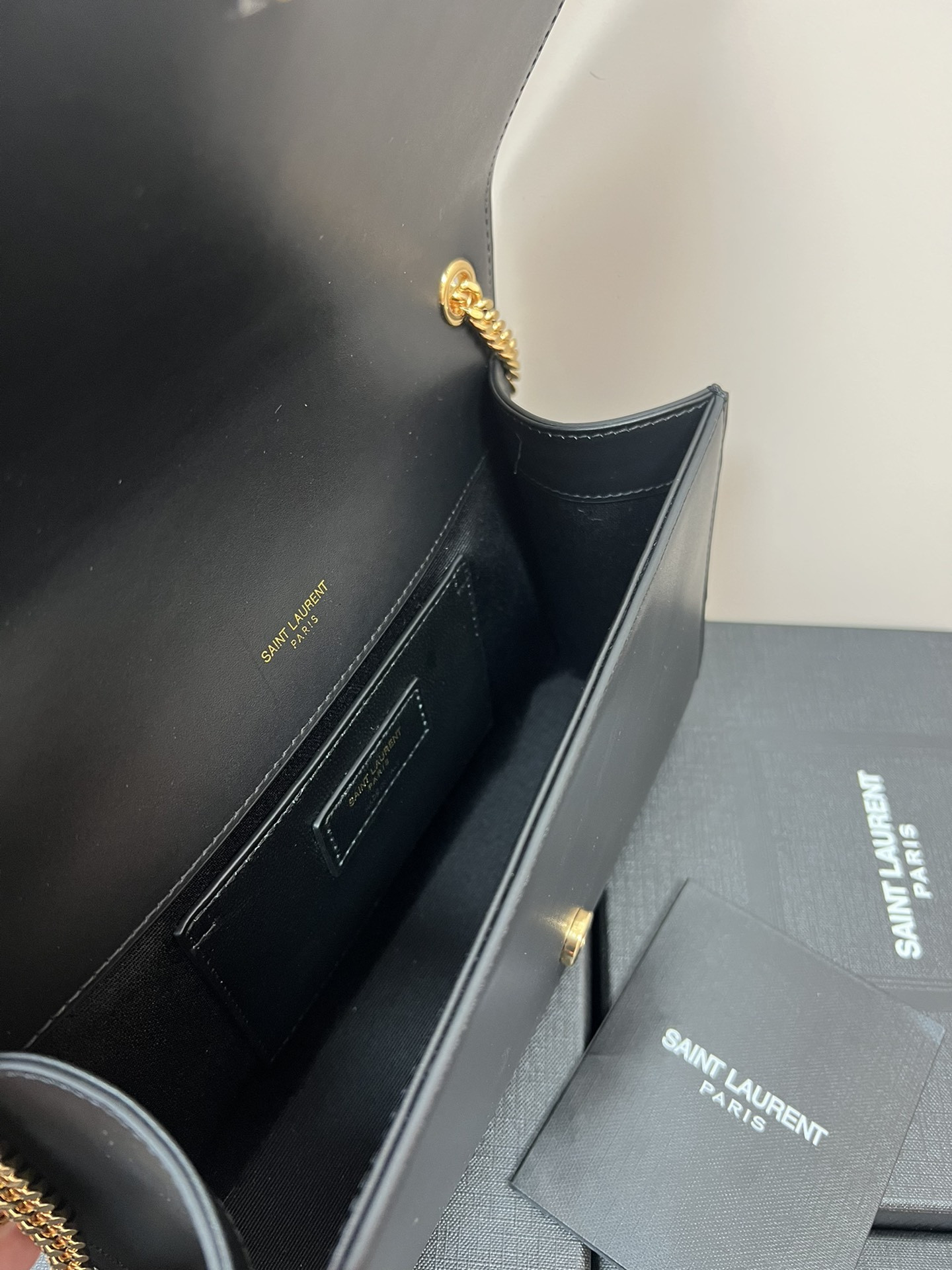 YSL KATE MEDIUM IN SMOOTH LEATHER BLACK 9.4 X 5.7 X 2.1 INCHES