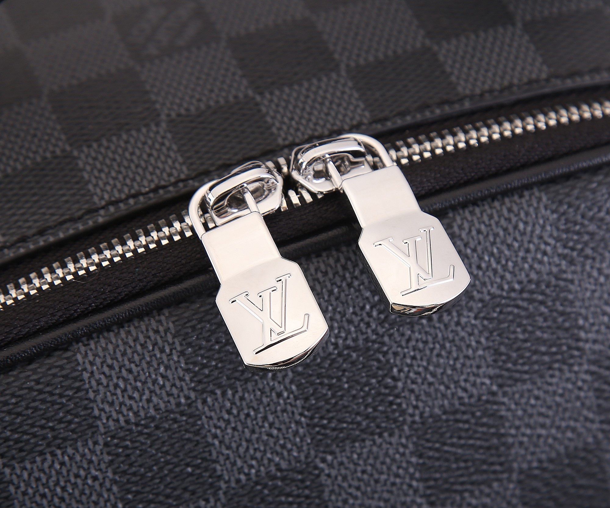 Louis Vuitton N40499 Avenue Backpack 40 x 31 x 15 cm