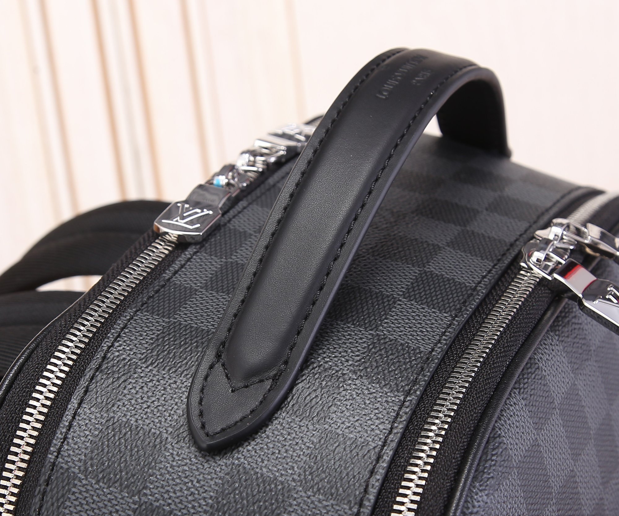 Louis Vuitton N40499 Avenue Backpack 40 x 31 x 15 cm