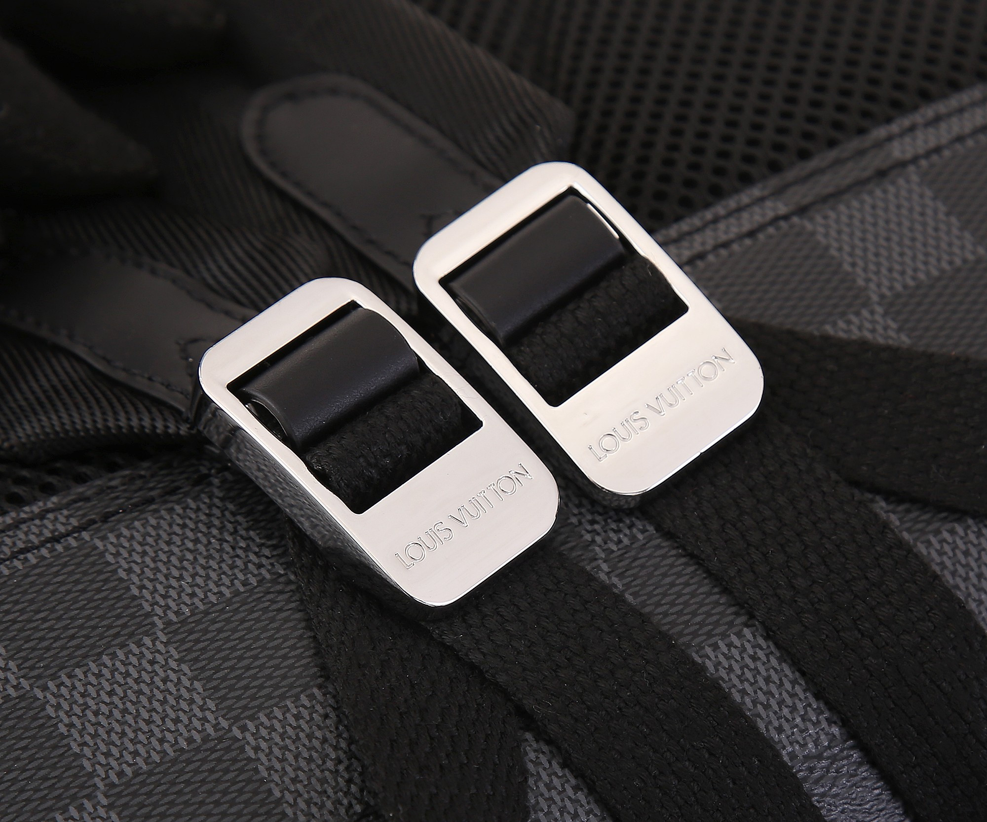 Louis Vuitton N40499 Avenue Backpack 40 x 31 x 15 cm