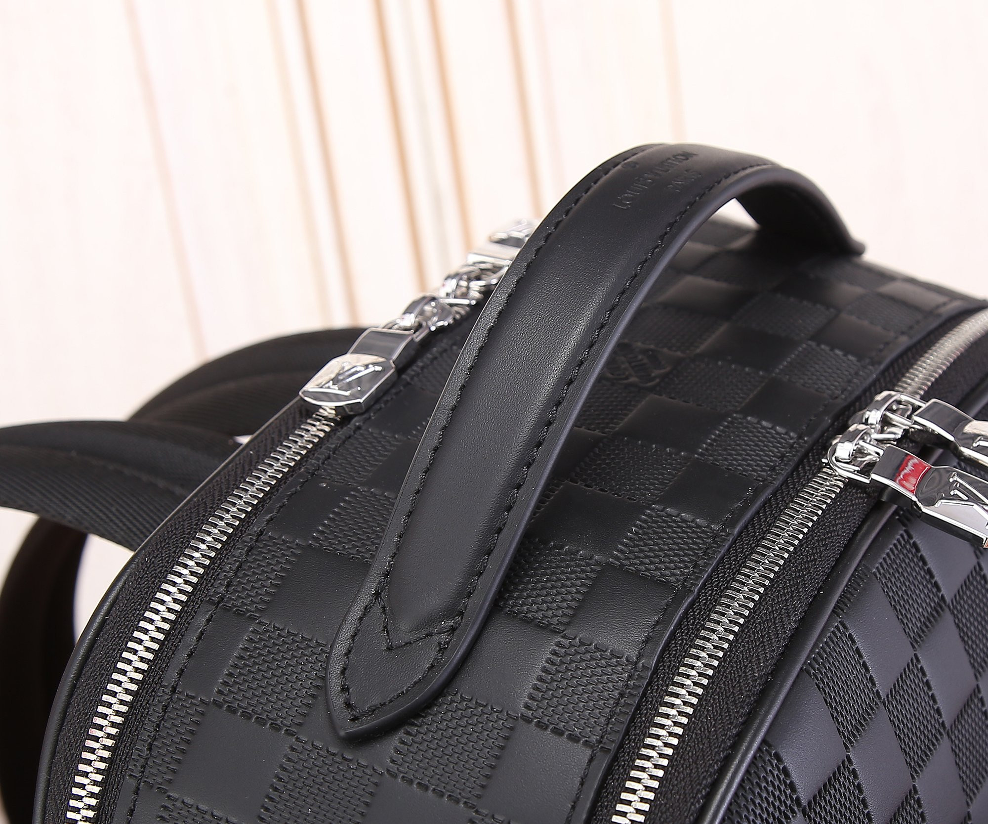 Louis Vuitton N40501 Avenue Backpack 40 x 31 x 15 cm