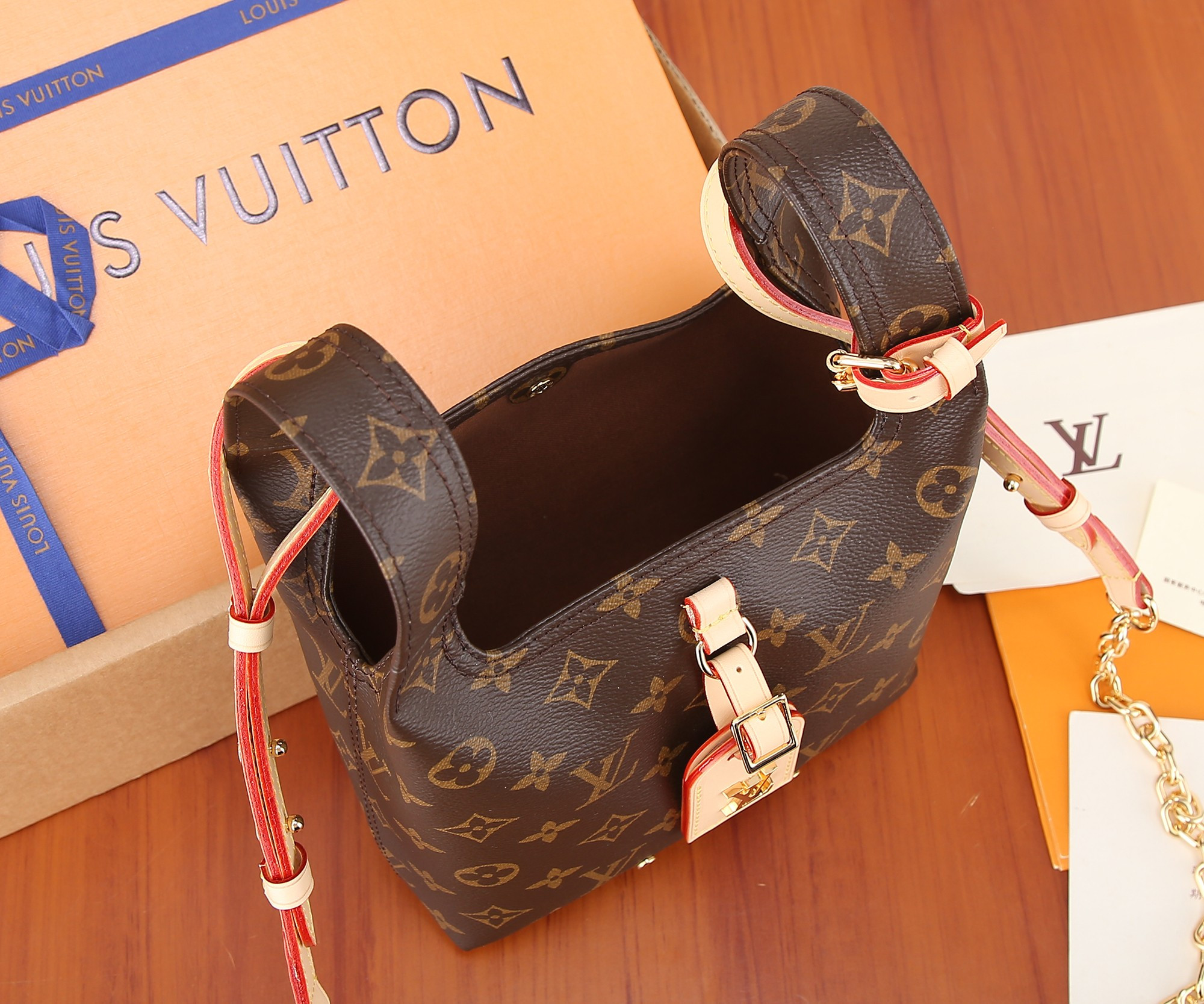 Louis Vuitton M46816 Atlantis BB 17 x 17 x 7 cm