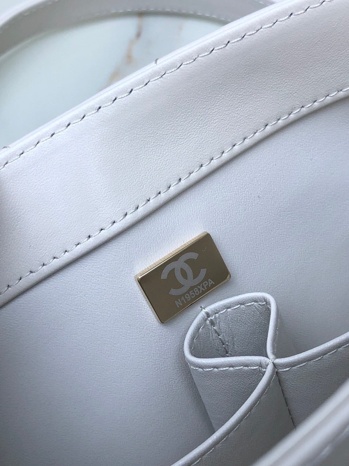 CHANEL FLAP BAG WITH TOP HANDLE WHITE 6.6 × 9.8 × 4.7 in